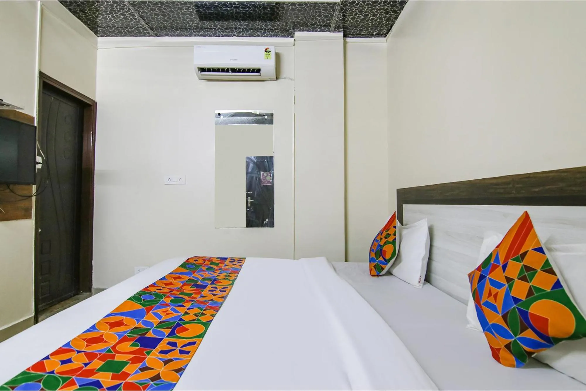 Bed in FabExpress HC King