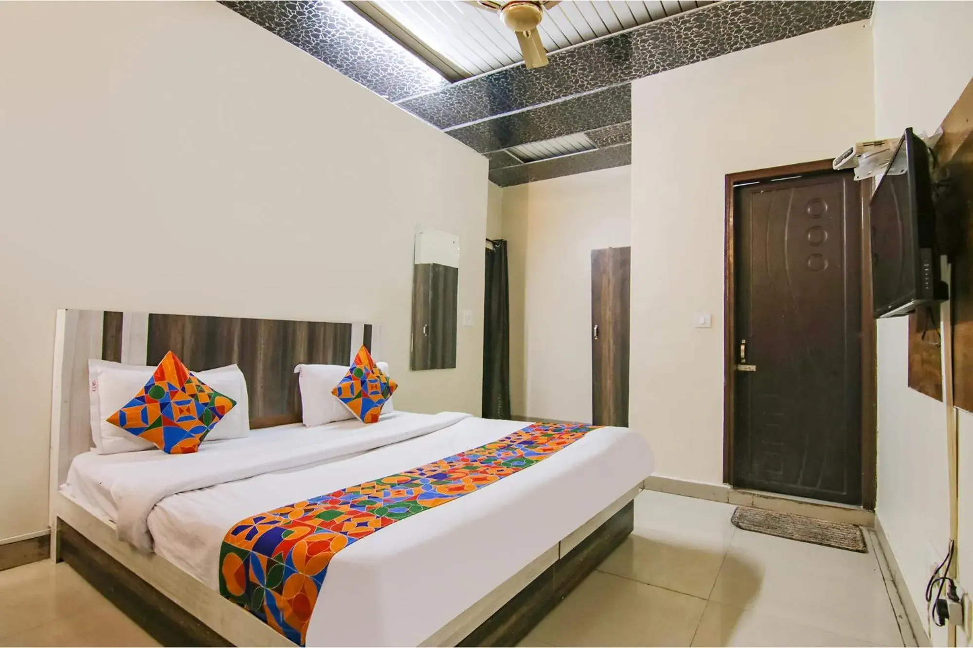 Bed in FabExpress HC King Bed in FabExpress HC King