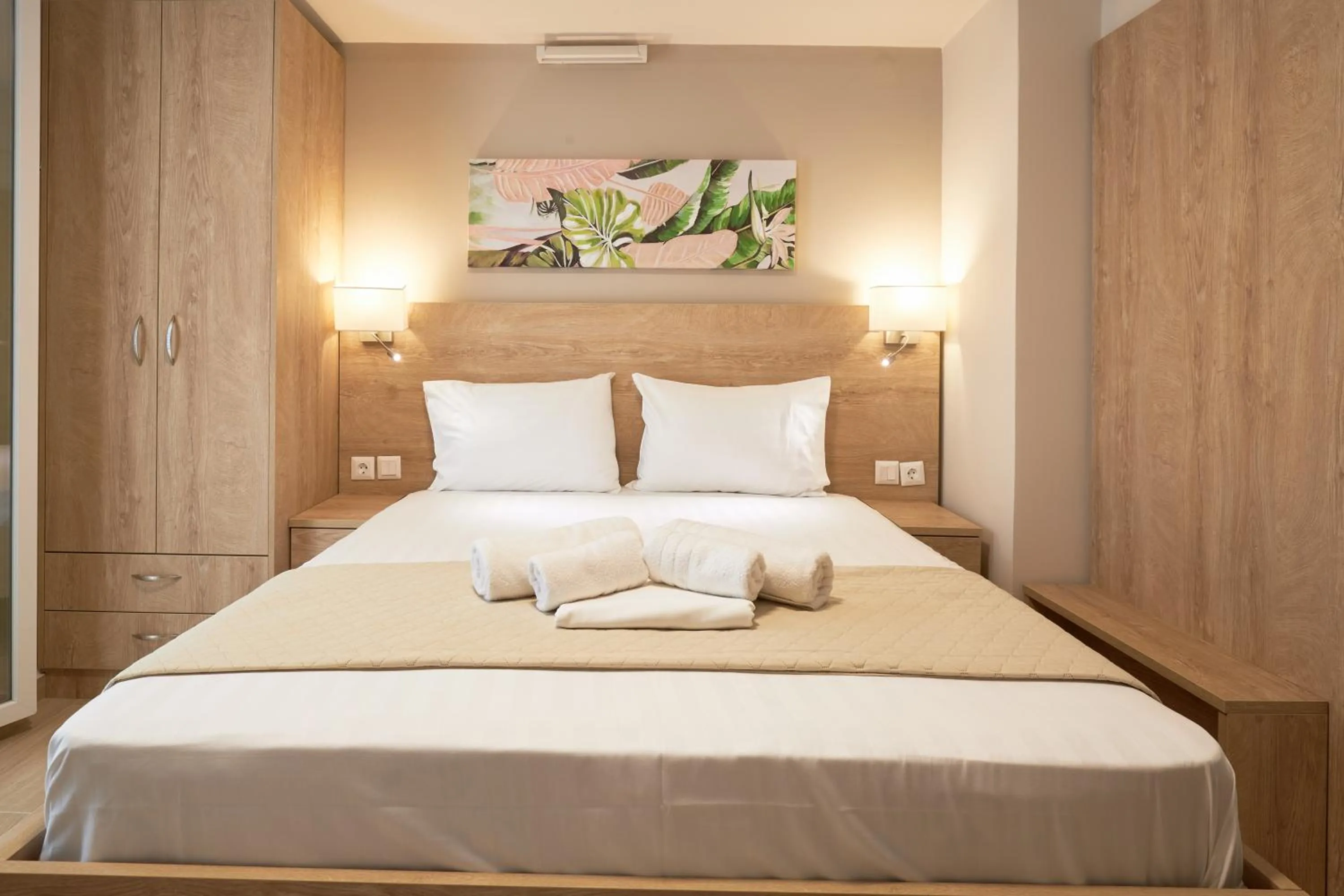 Bed in Nikiti Comfort