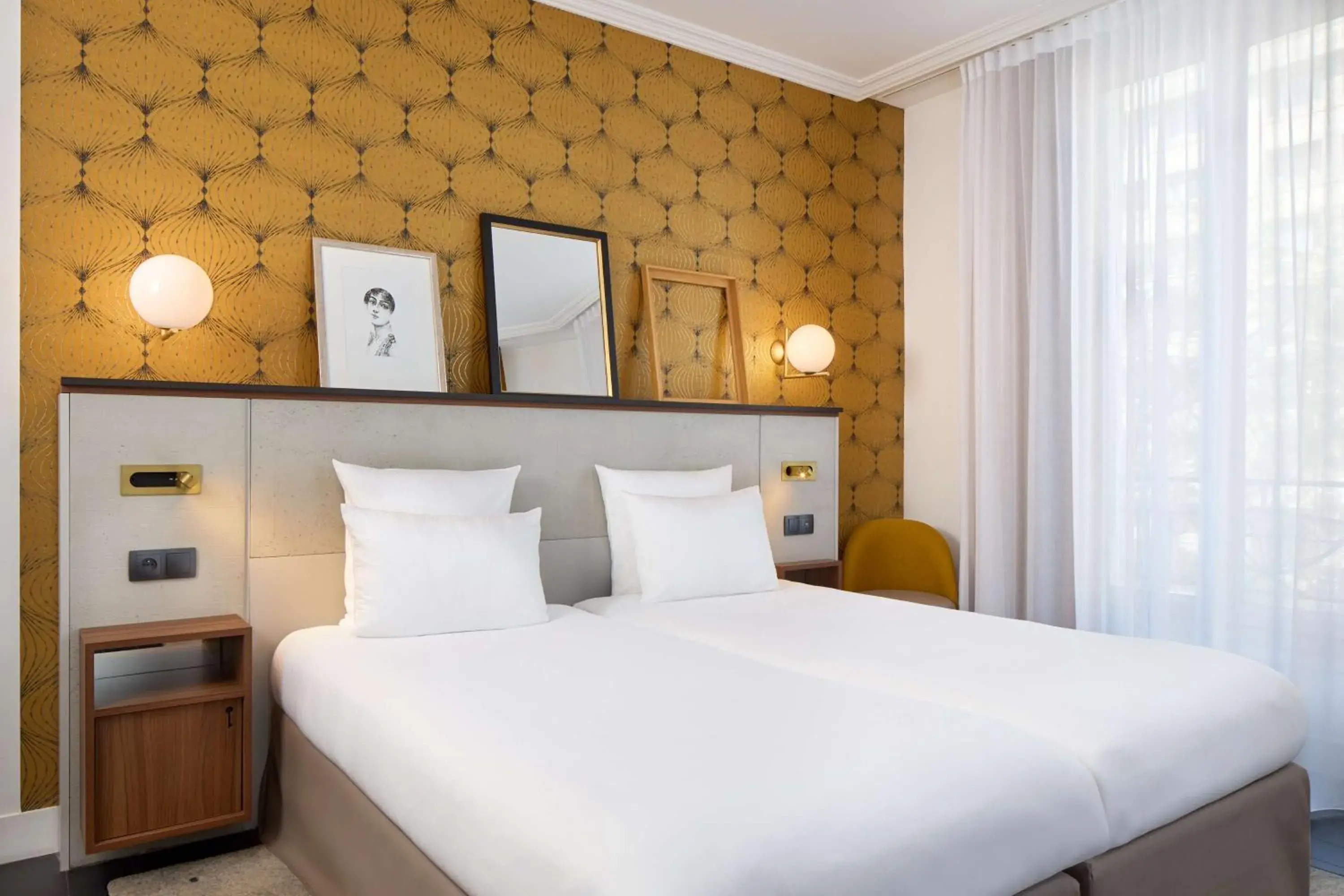 Bedroom, Bed in Best Western Plus La Demeure Bedroom, Bed in Best Western Plus La Demeure