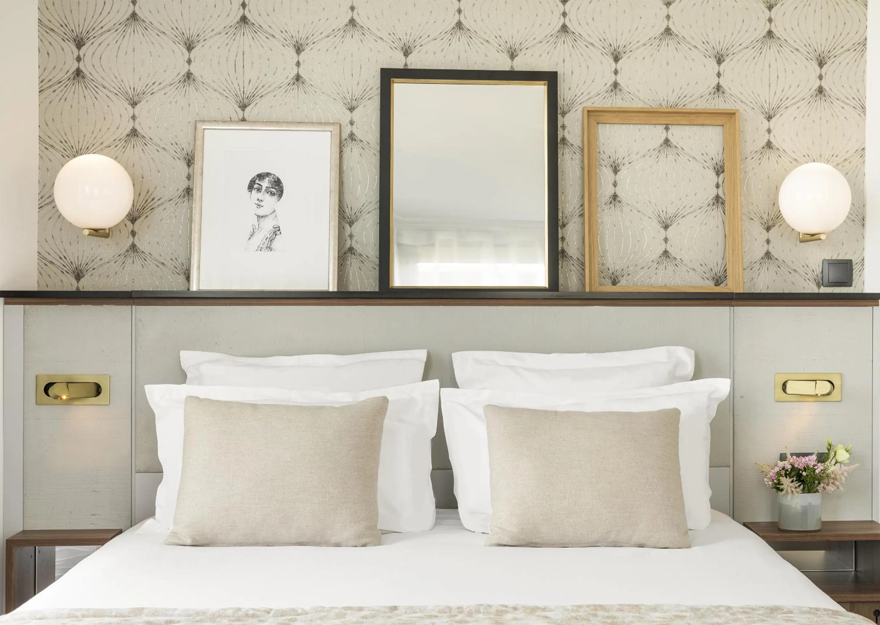 Bed in Best Western Plus La Demeure