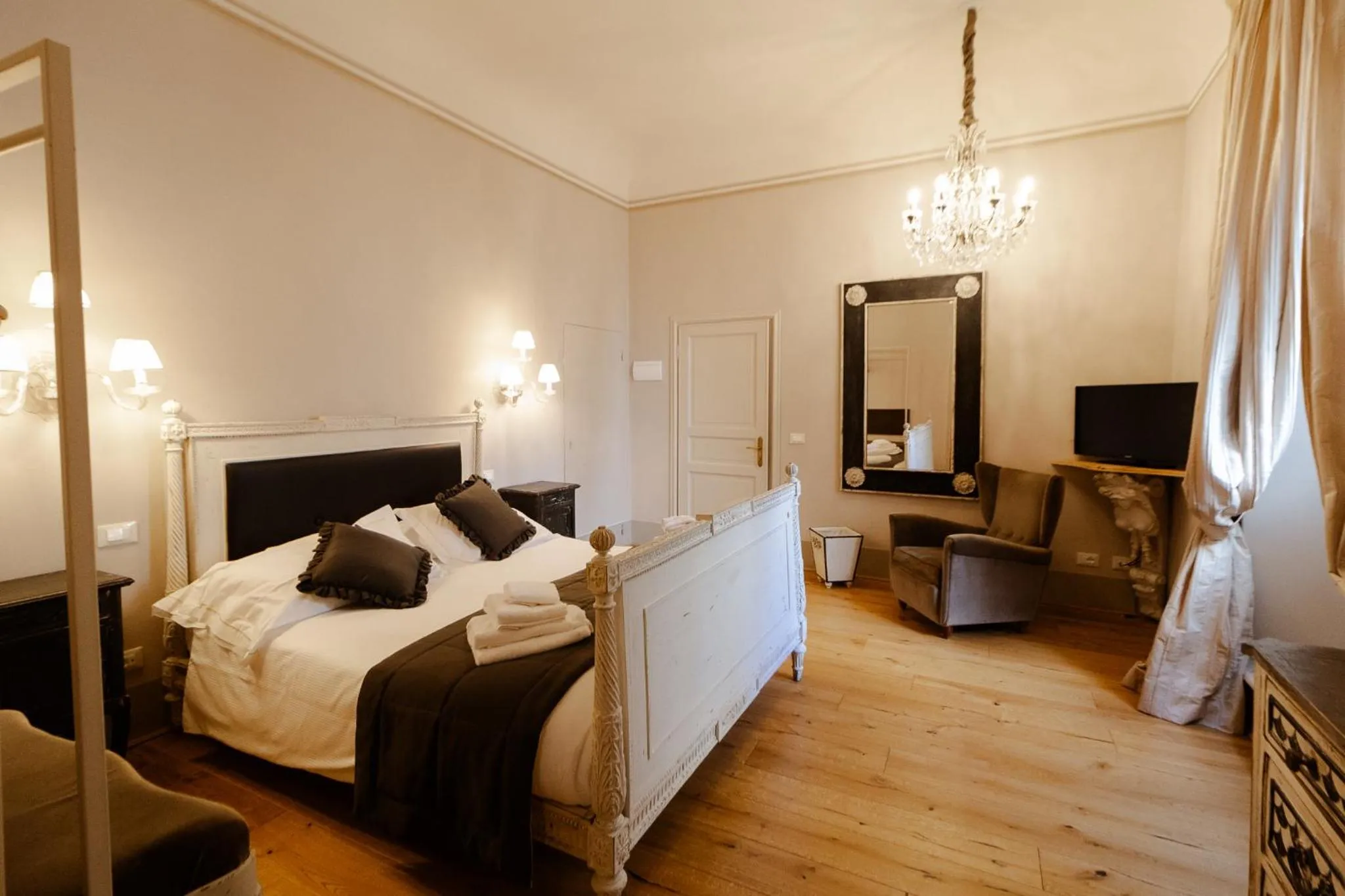 Bedroom, Bed in San Pier Novello in Oltrarno