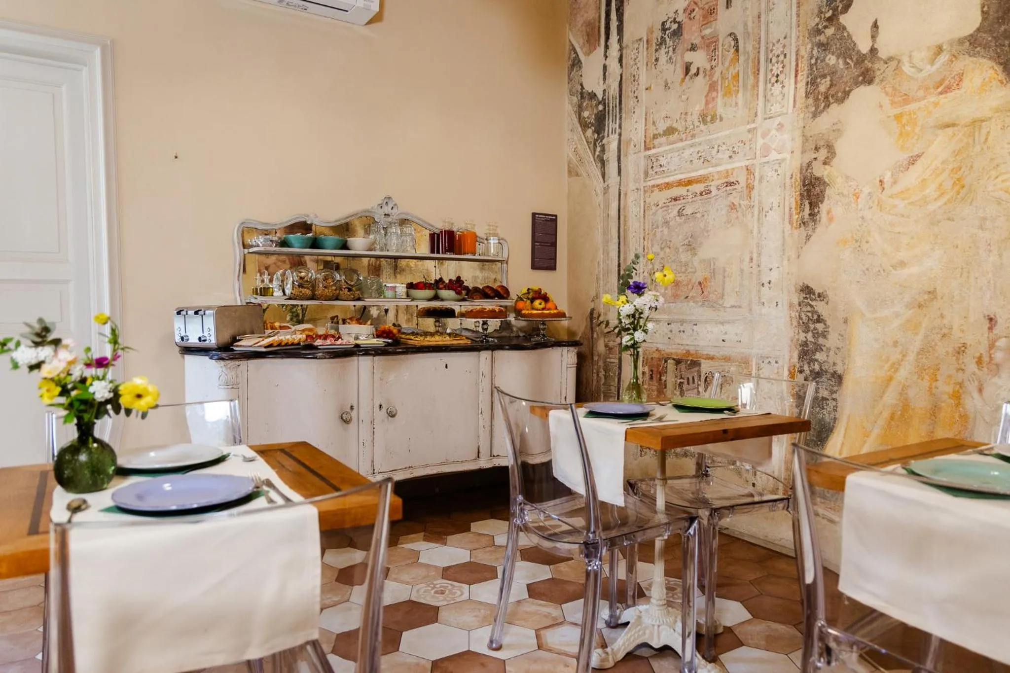 Buffet breakfast in San Pier Novello in Oltrarno