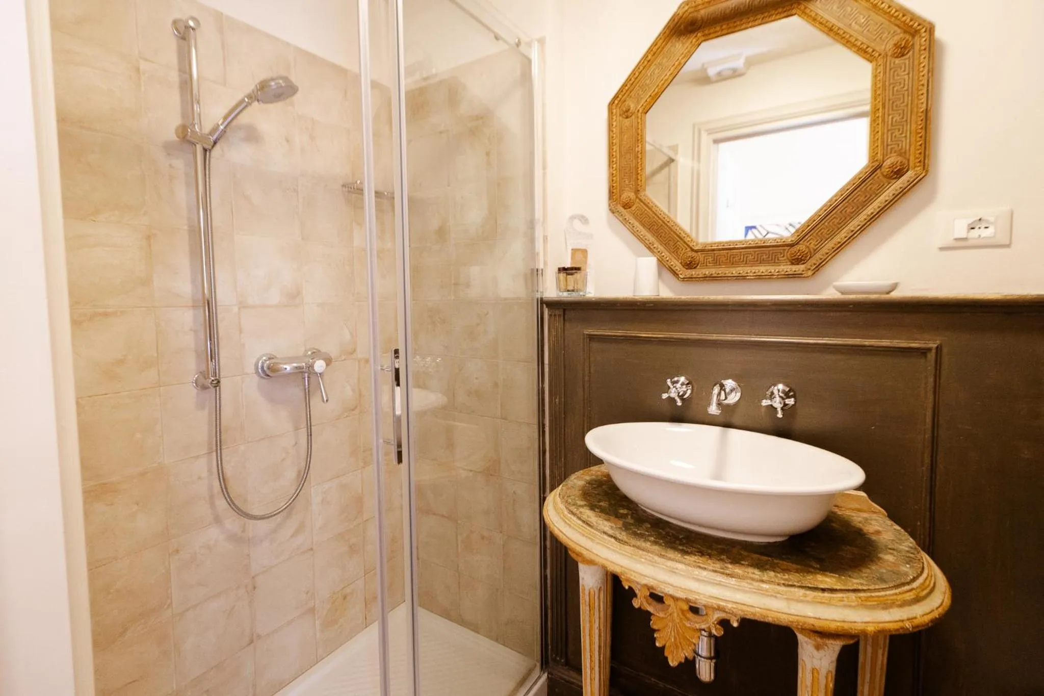 Bathroom in San Pier Novello in Oltrarno