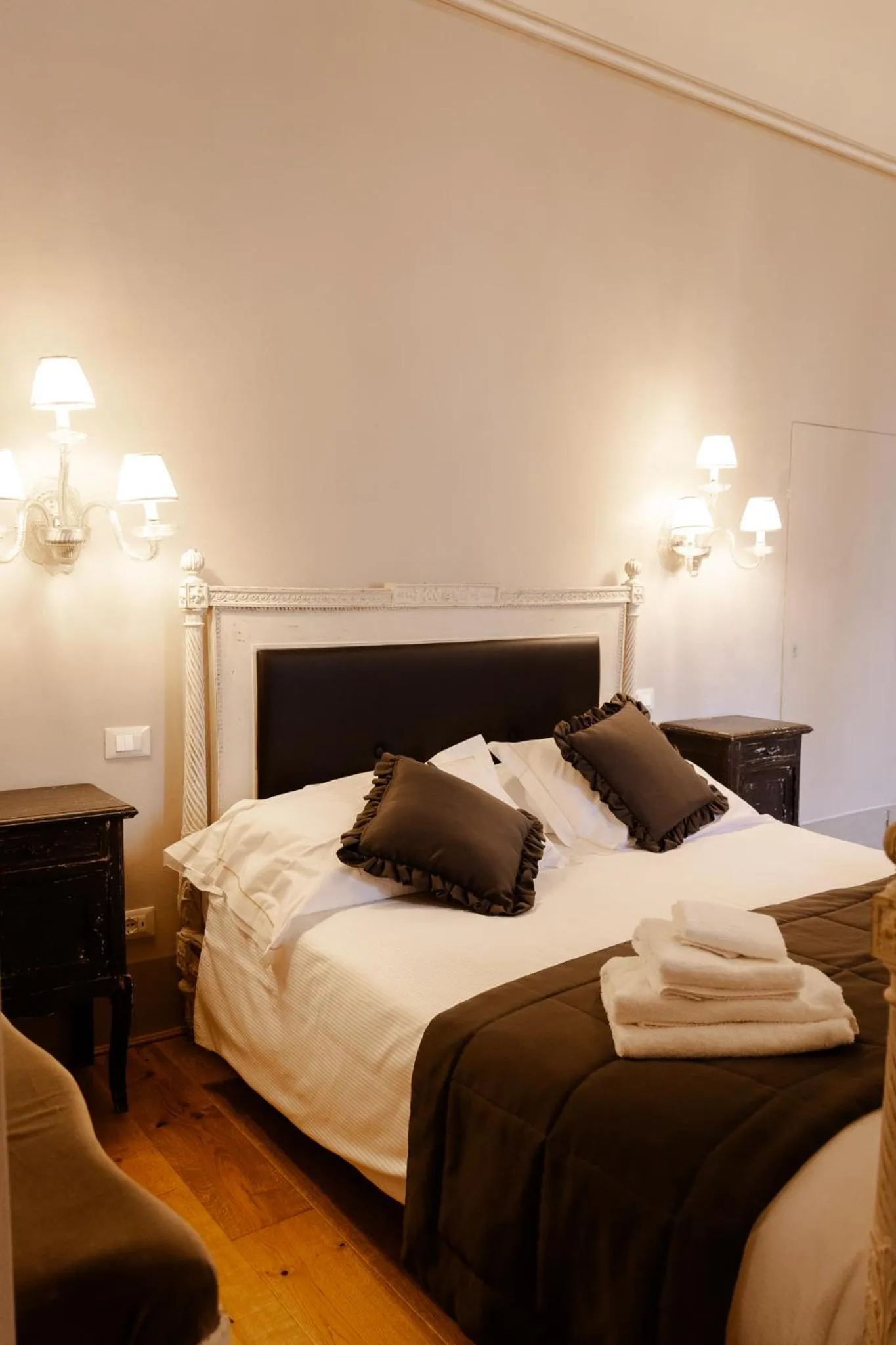 Bedroom, Bed in San Pier Novello in Oltrarno