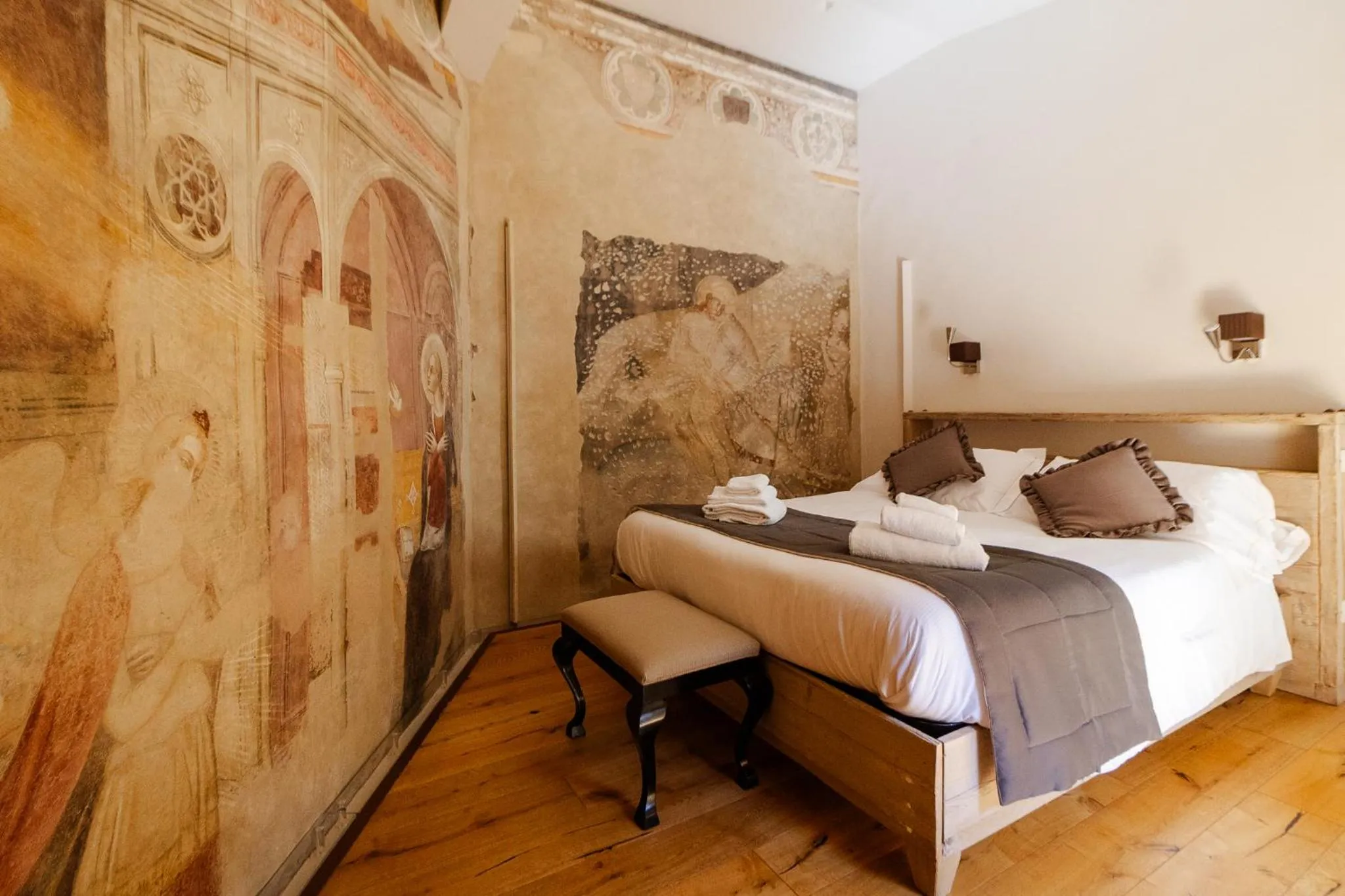 Bedroom, Bed in San Pier Novello in Oltrarno