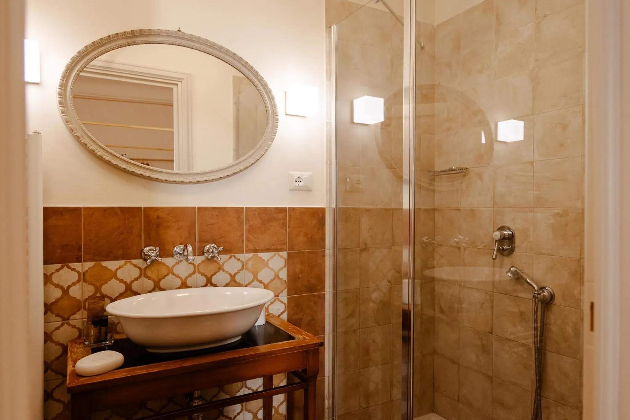 Shower in San Pier Novello in Oltrarno