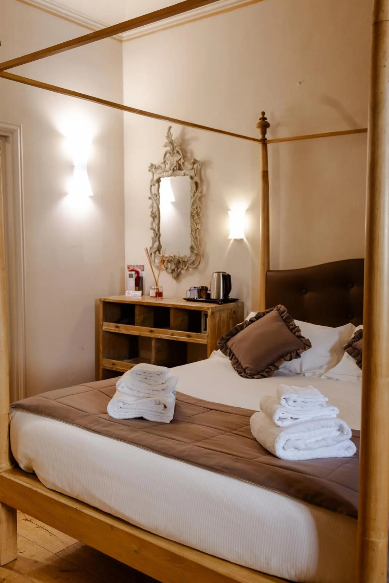 Bedroom, Bed in San Pier Novello in Oltrarno