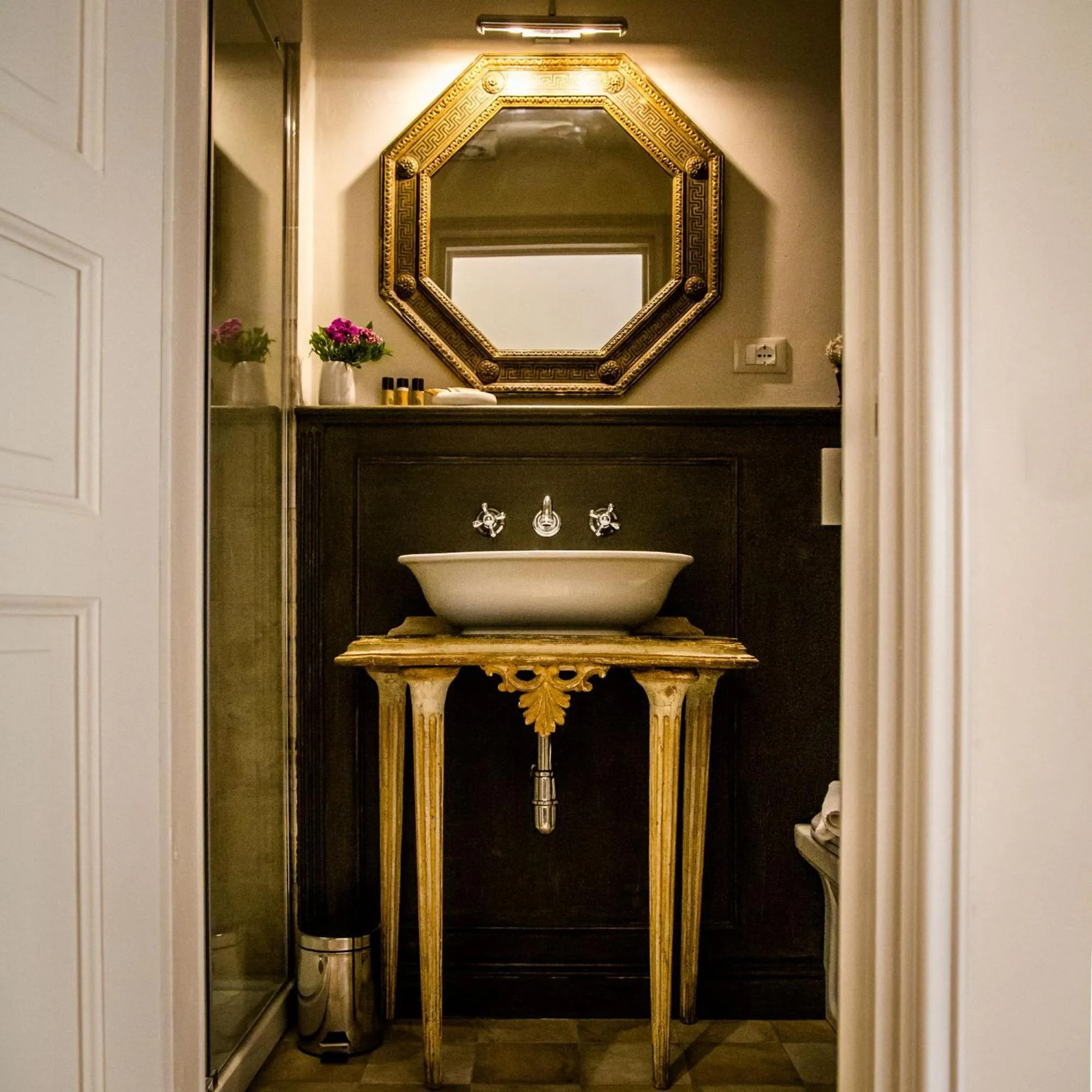 Bathroom in San Pier Novello in Oltrarno