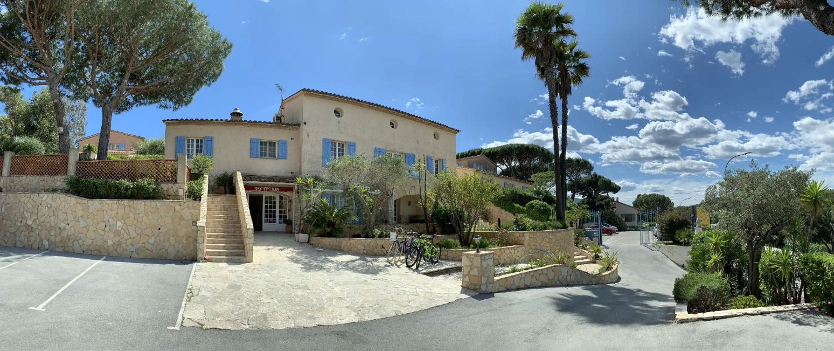 Property building in Hôtel Jas Neuf