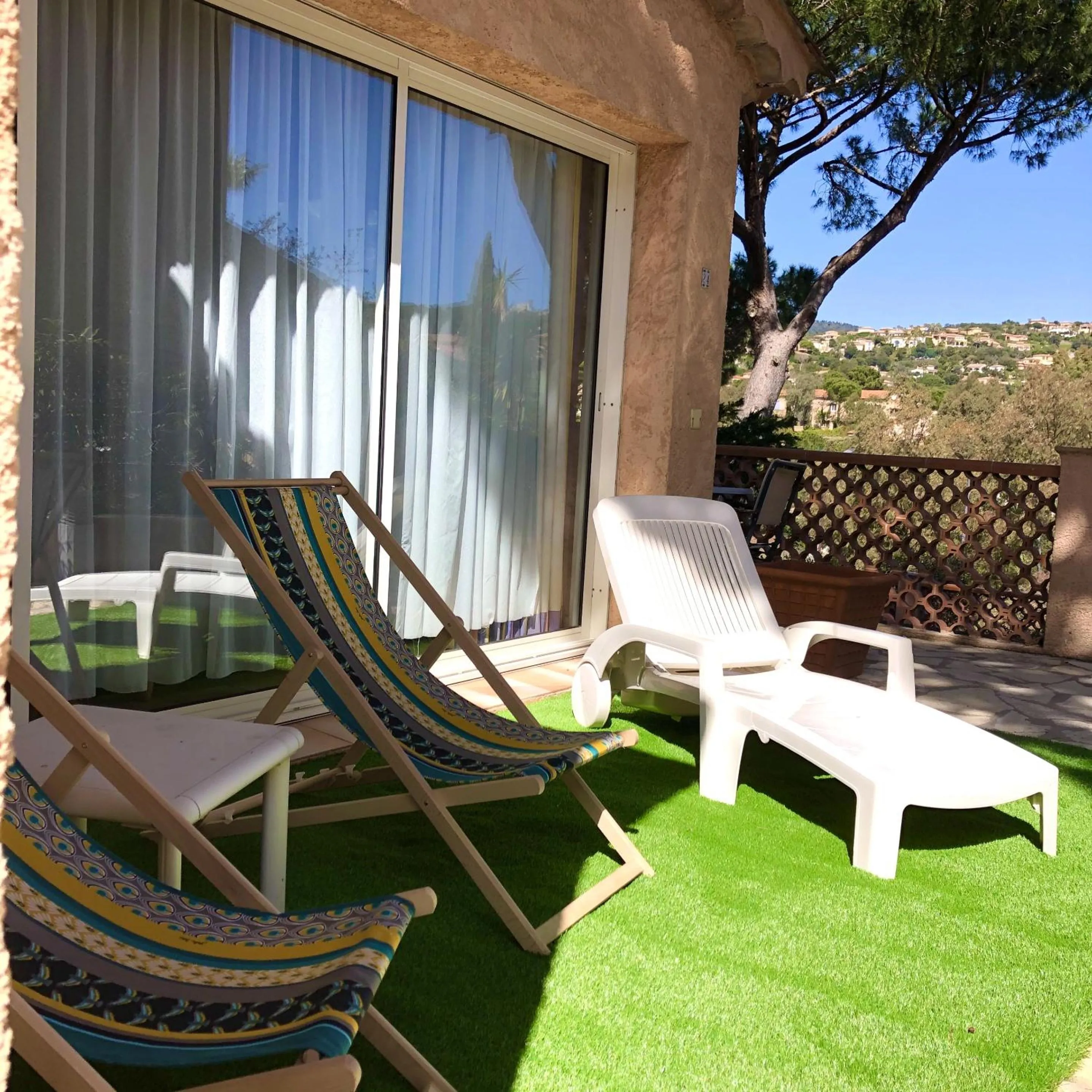 Garden in Hôtel Jas Neuf