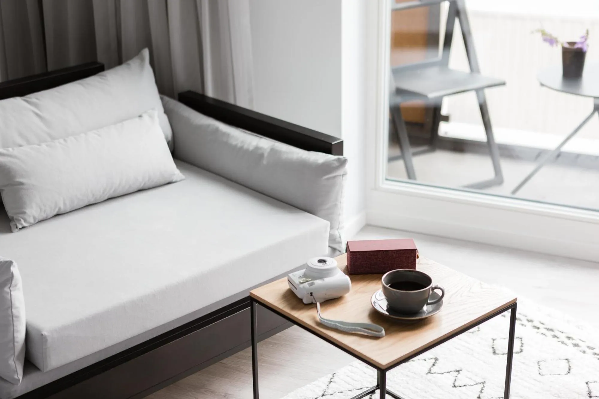 Living room, Bed in Bob W Tallinn Telliskivi