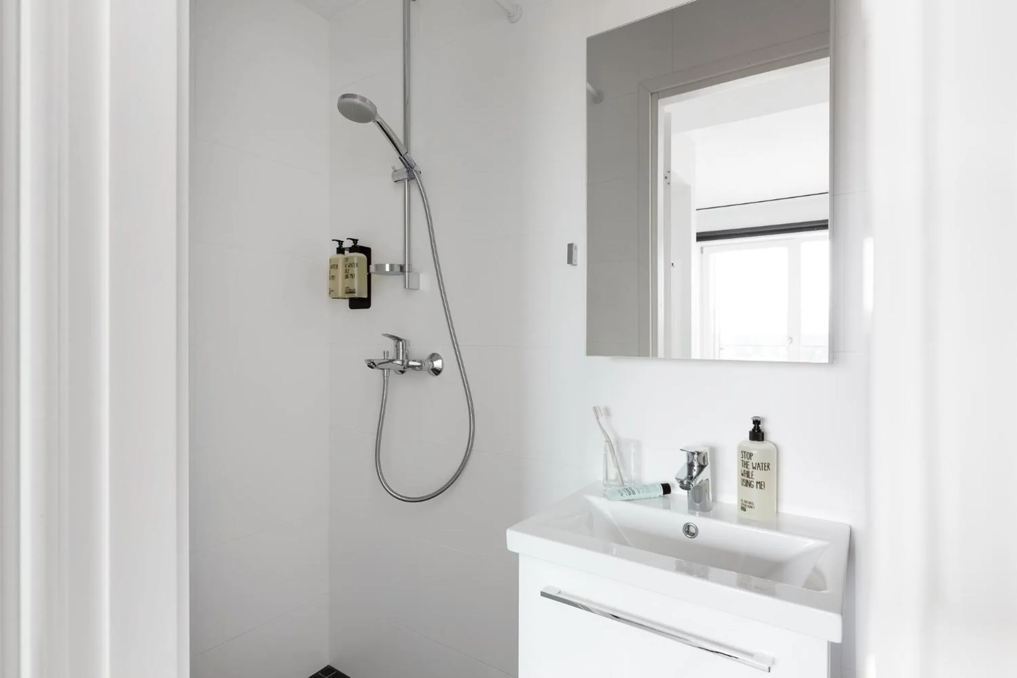 Shower in Bob W Tallinn Telliskivi