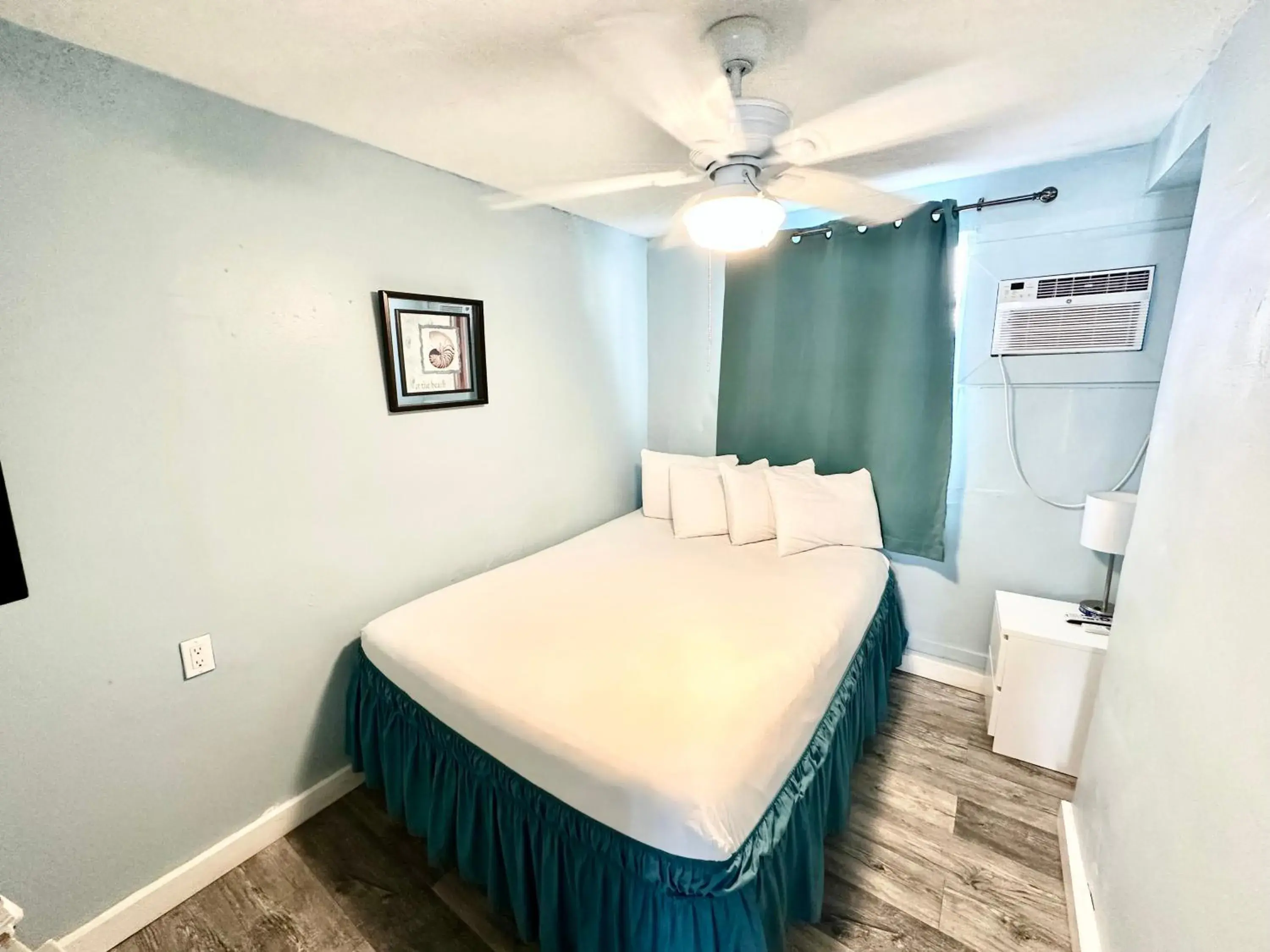 Bed in St Maurice Beach Inn Bed in St Maurice Beach Inn