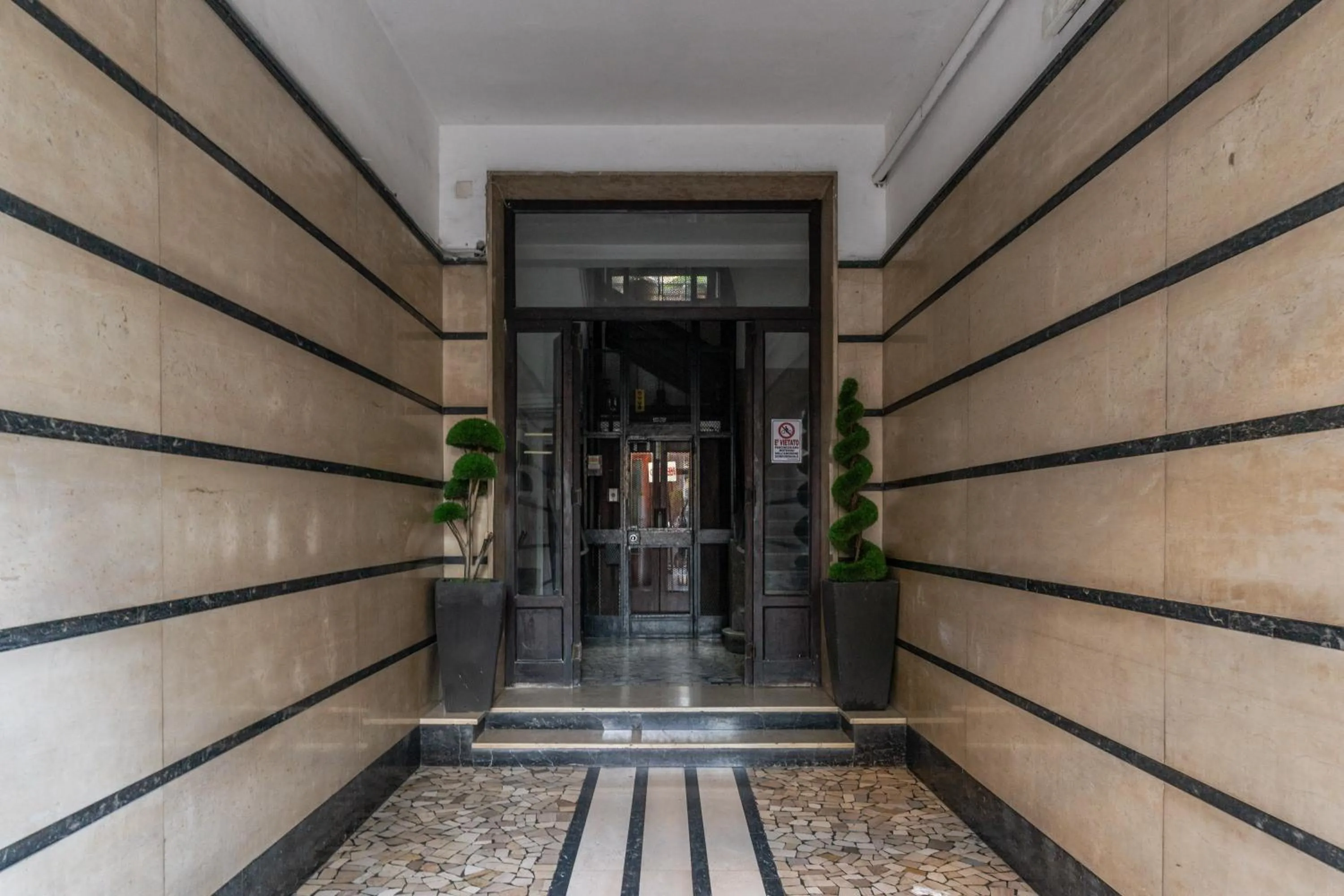 Facade/entrance in Camera e Caffé DeLuxe