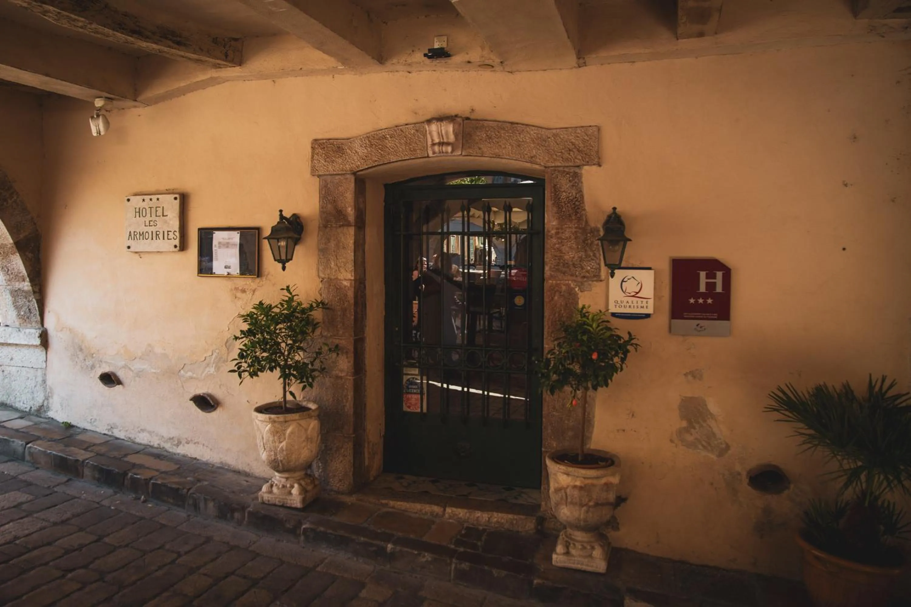 Facade/entrance in Hotel les Armoiries