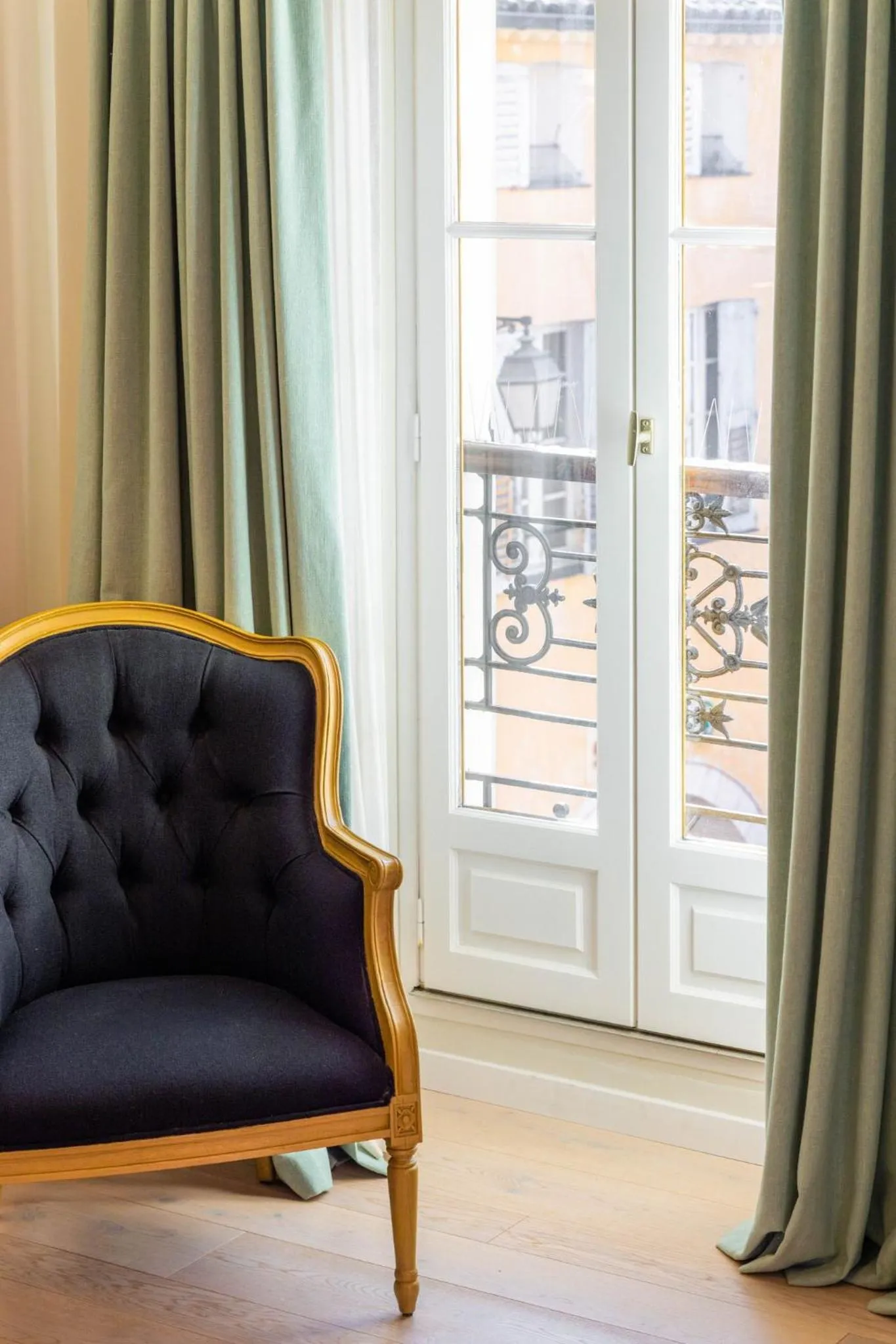 Bedroom in Hotel les Armoiries