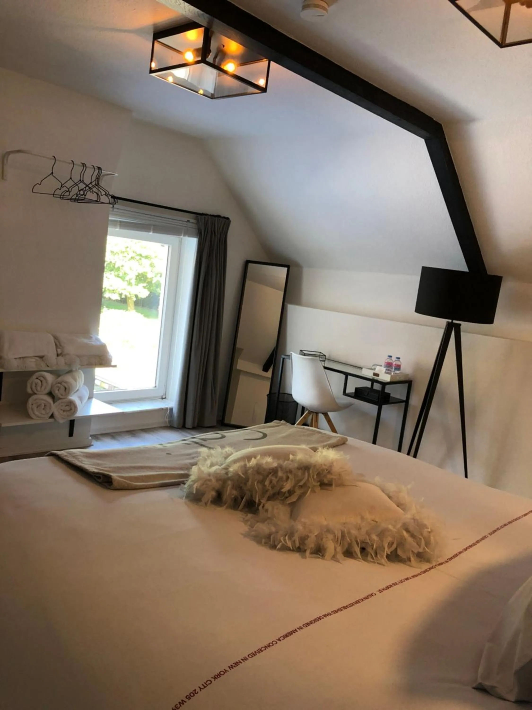 Bed in JARDIN DU MARAIS