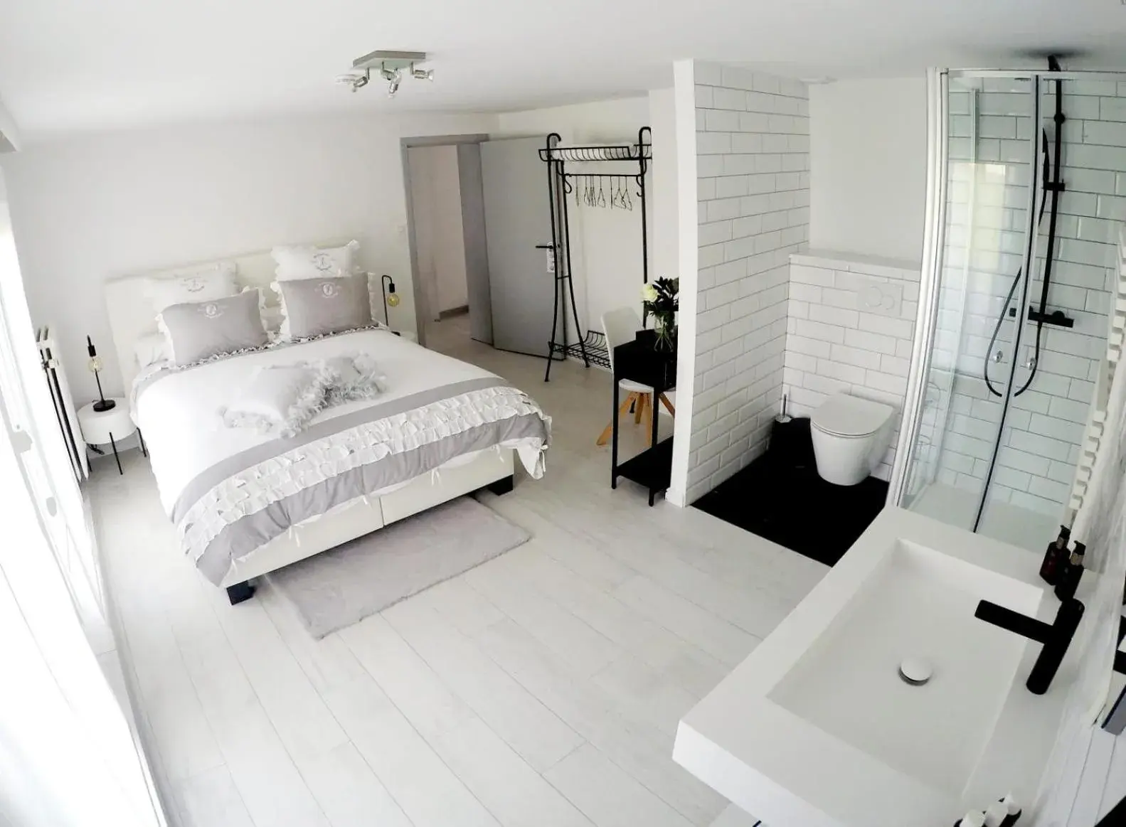 Double Room in JARDIN DU MARAIS Double Room in JARDIN DU MARAIS