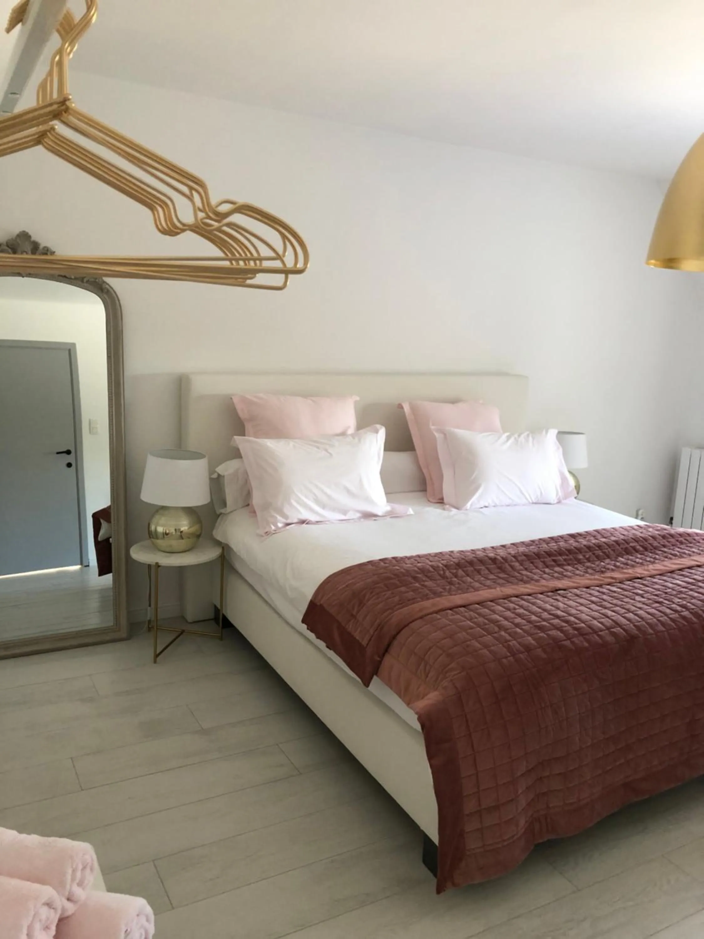 Bed in JARDIN DU MARAIS