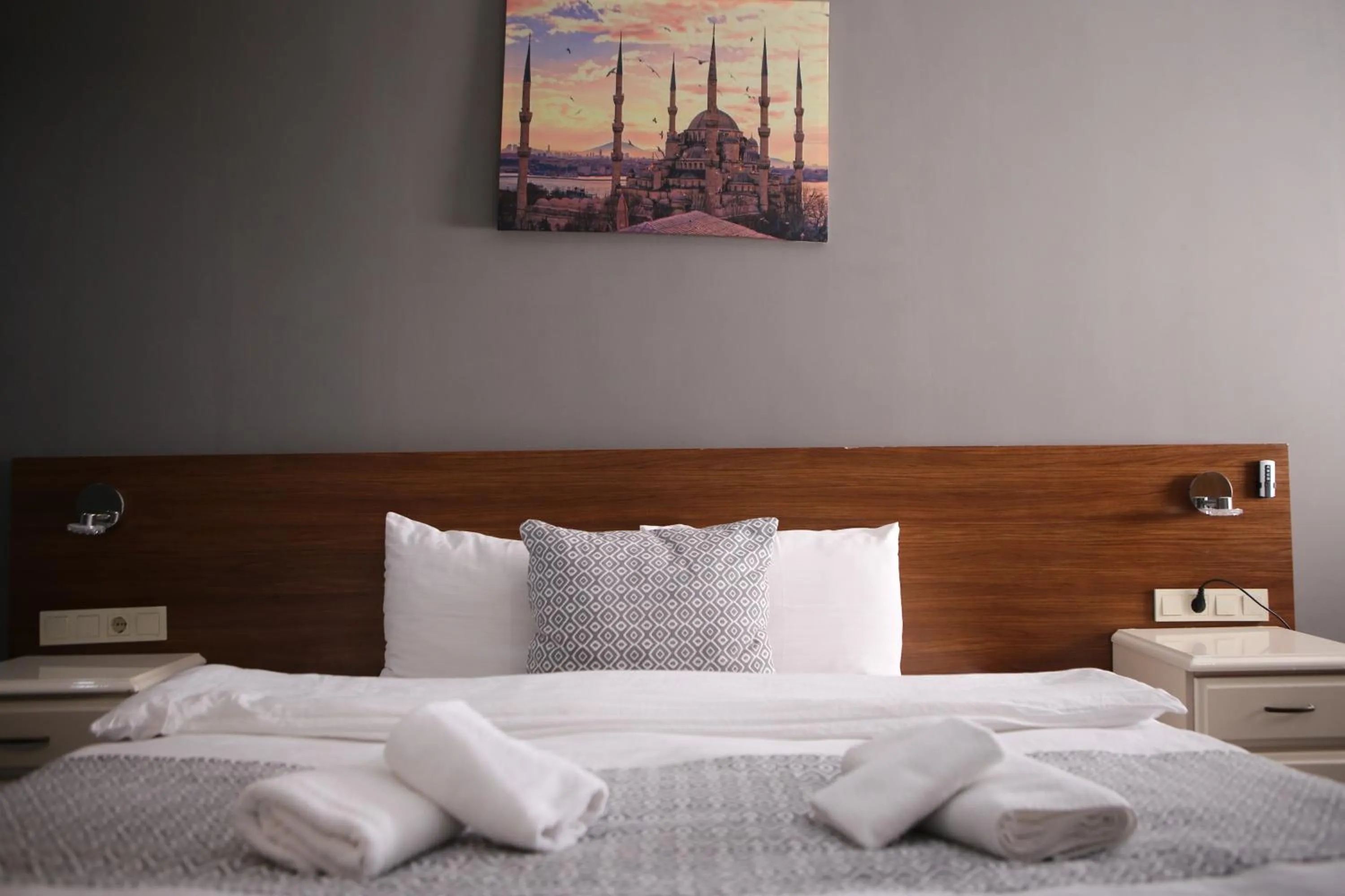 Bed in lily airport otel