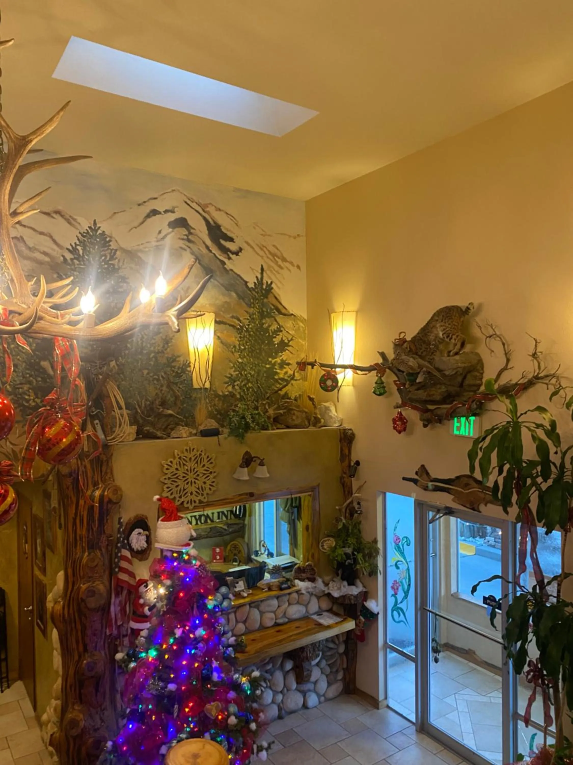 Lobby or reception in Browns Canyon Inn