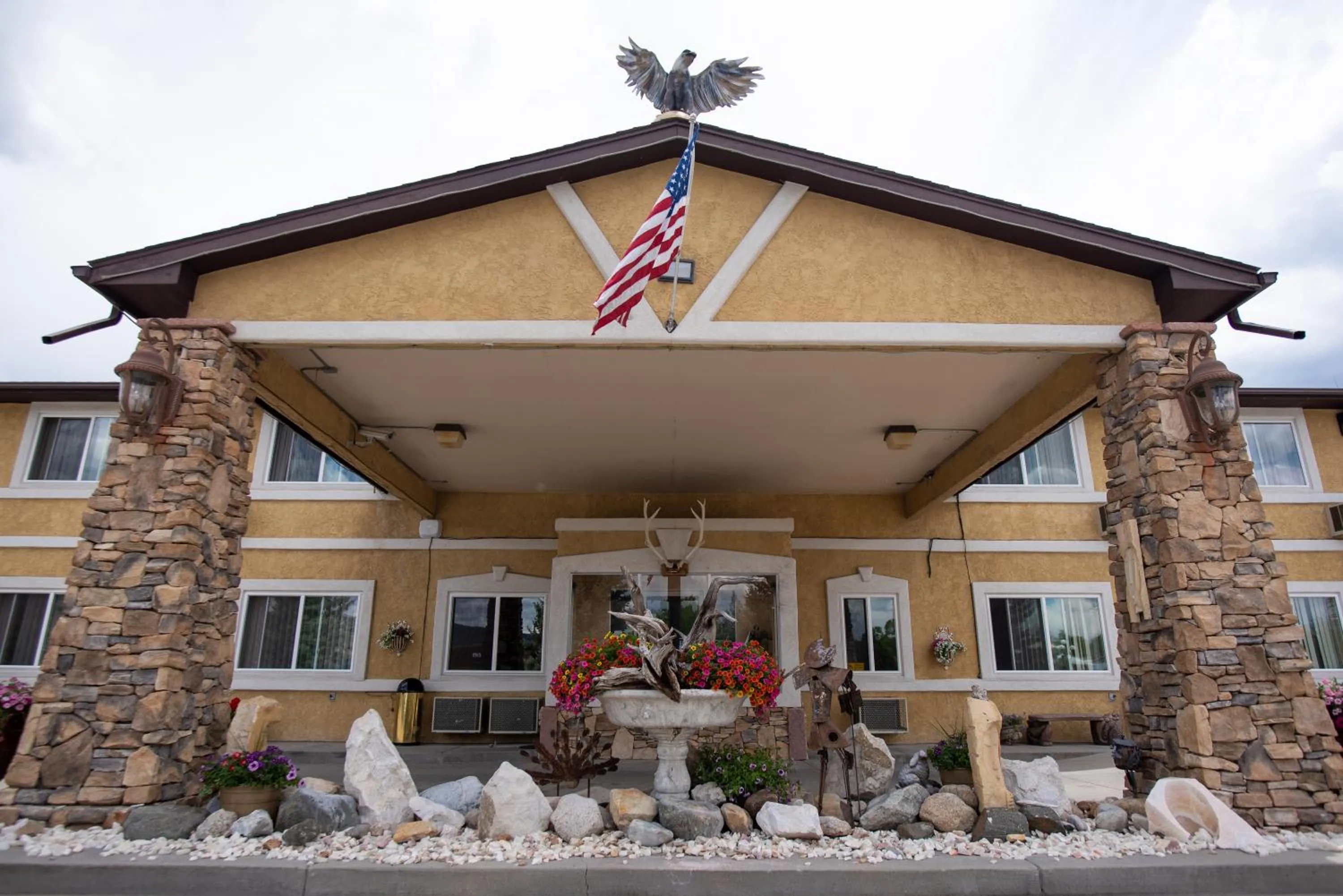 Property building in Browns Canyon Inn