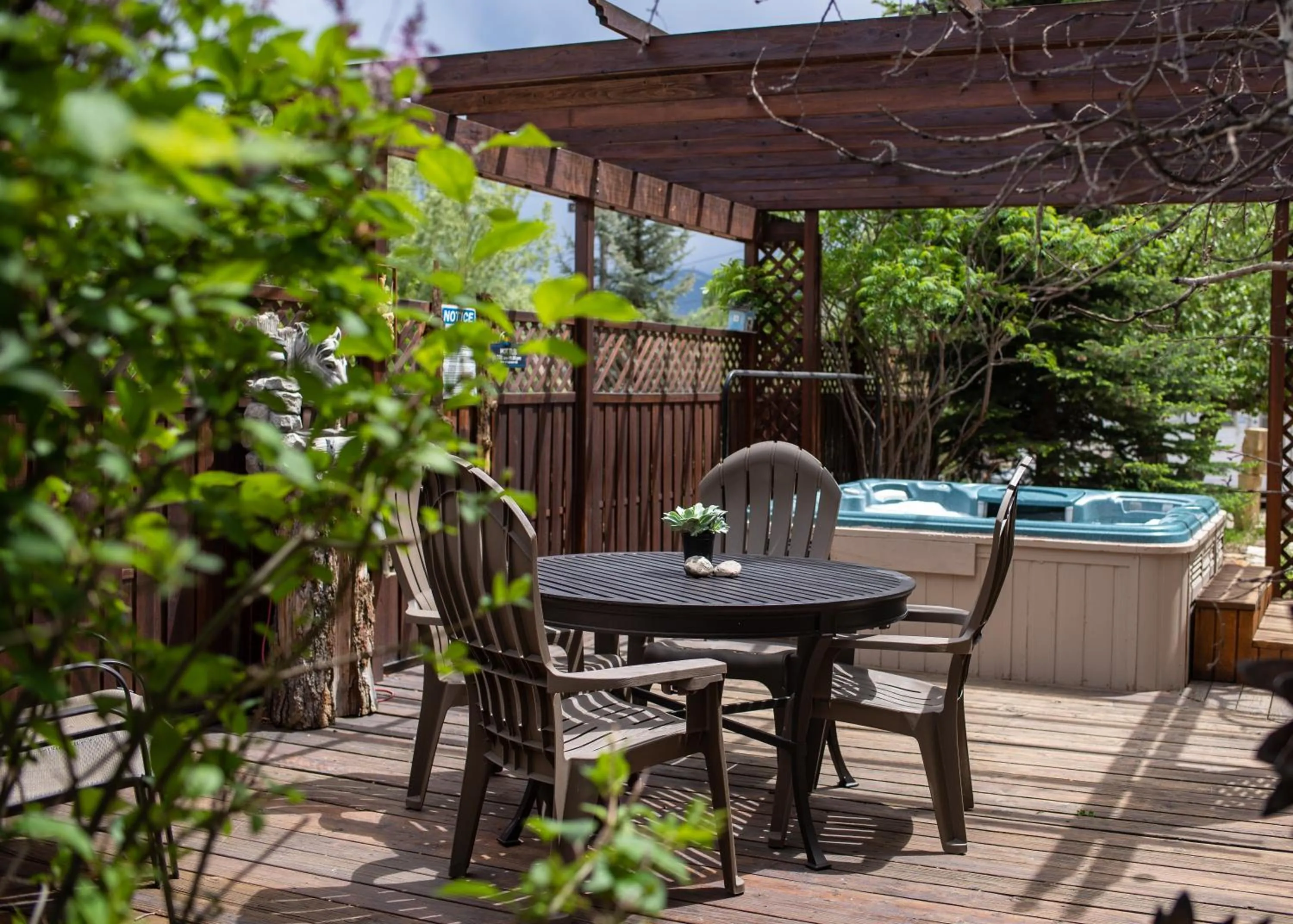 Patio in Browns Canyon Inn