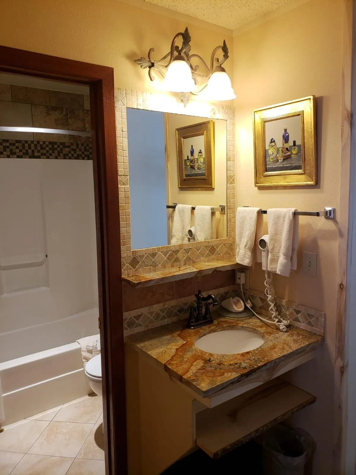 Bathroom in Browns Canyon Inn