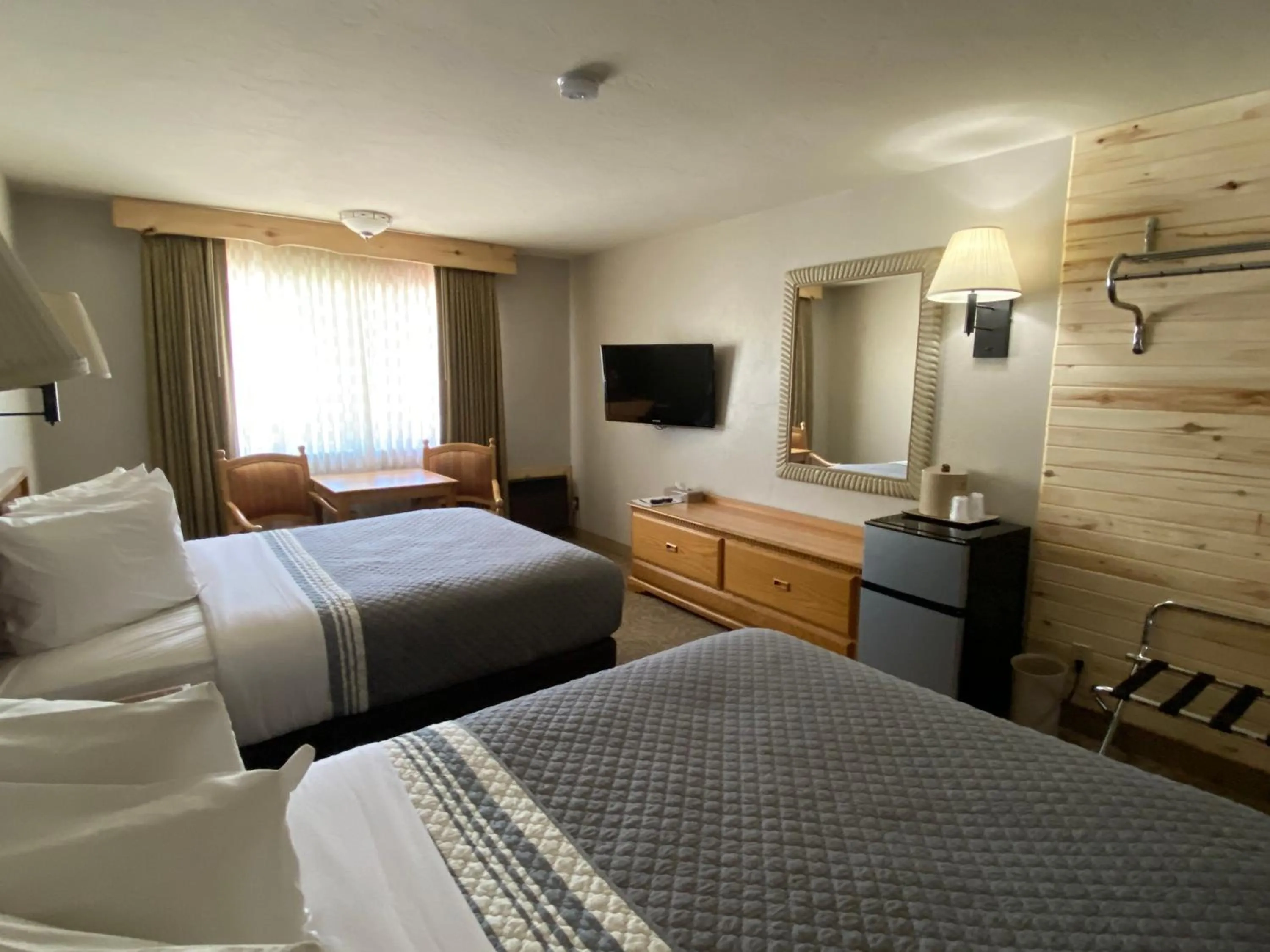 Bed in Browns Canyon Inn