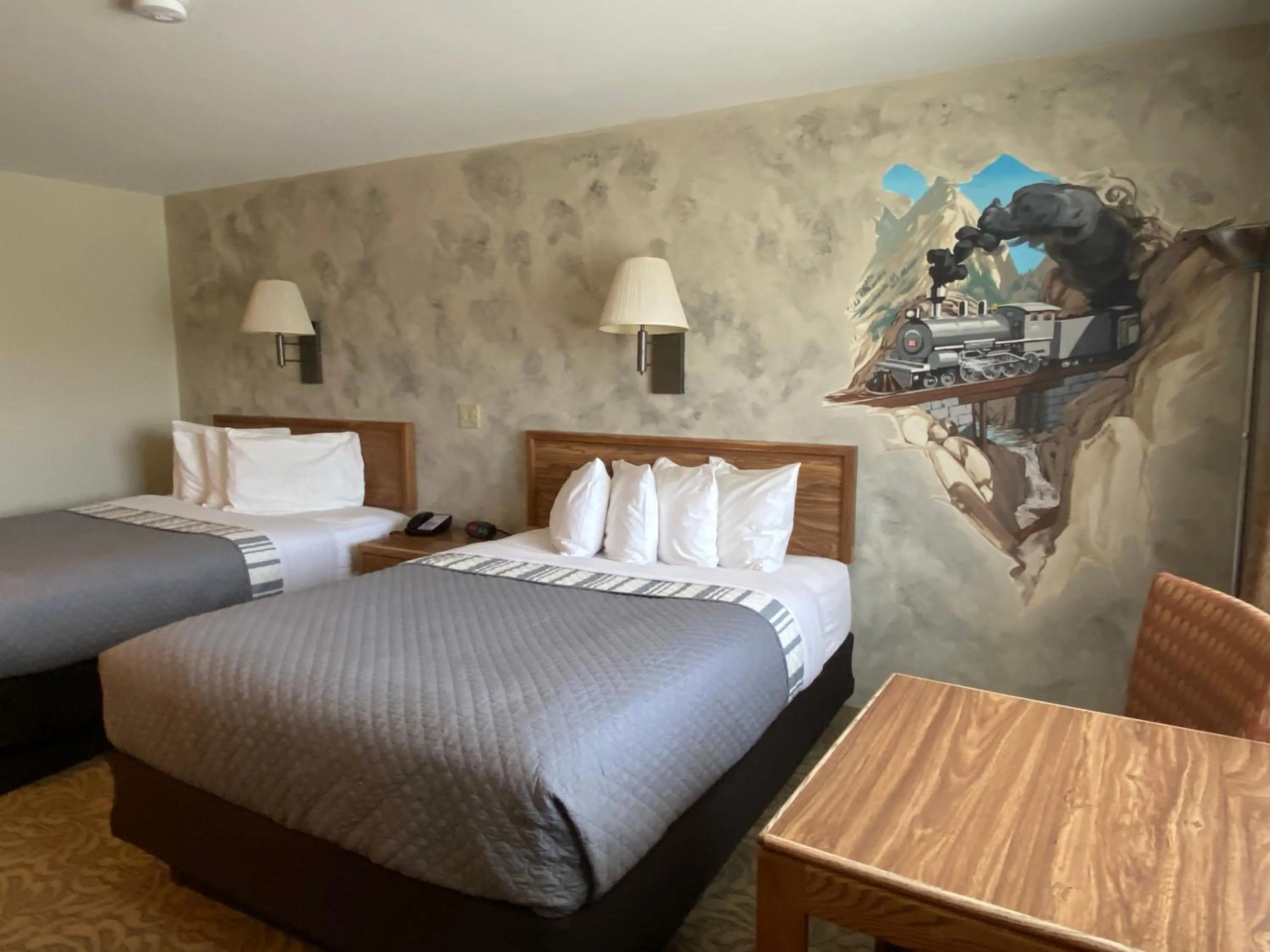 Bed in Browns Canyon Inn