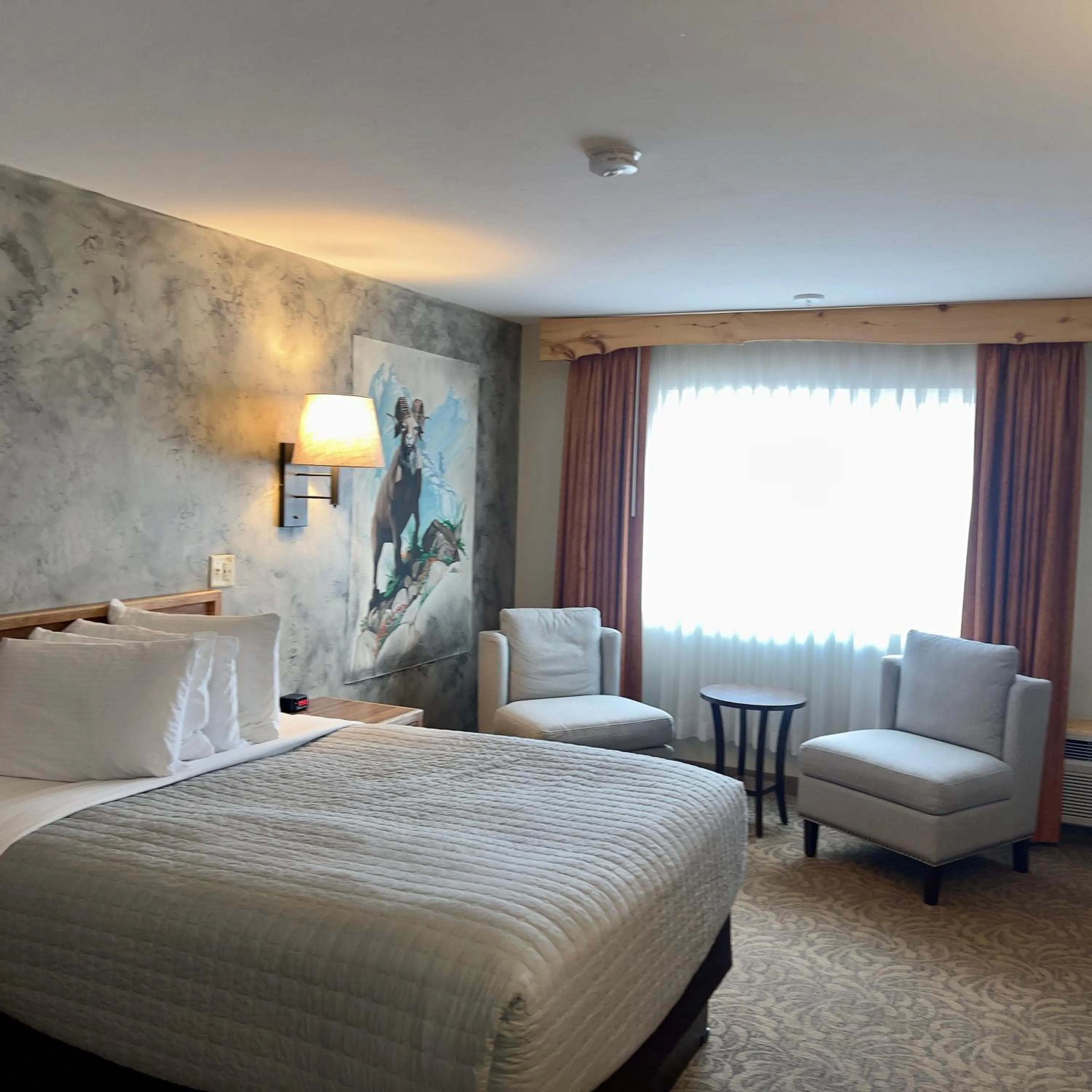 Bed in Browns Canyon Inn