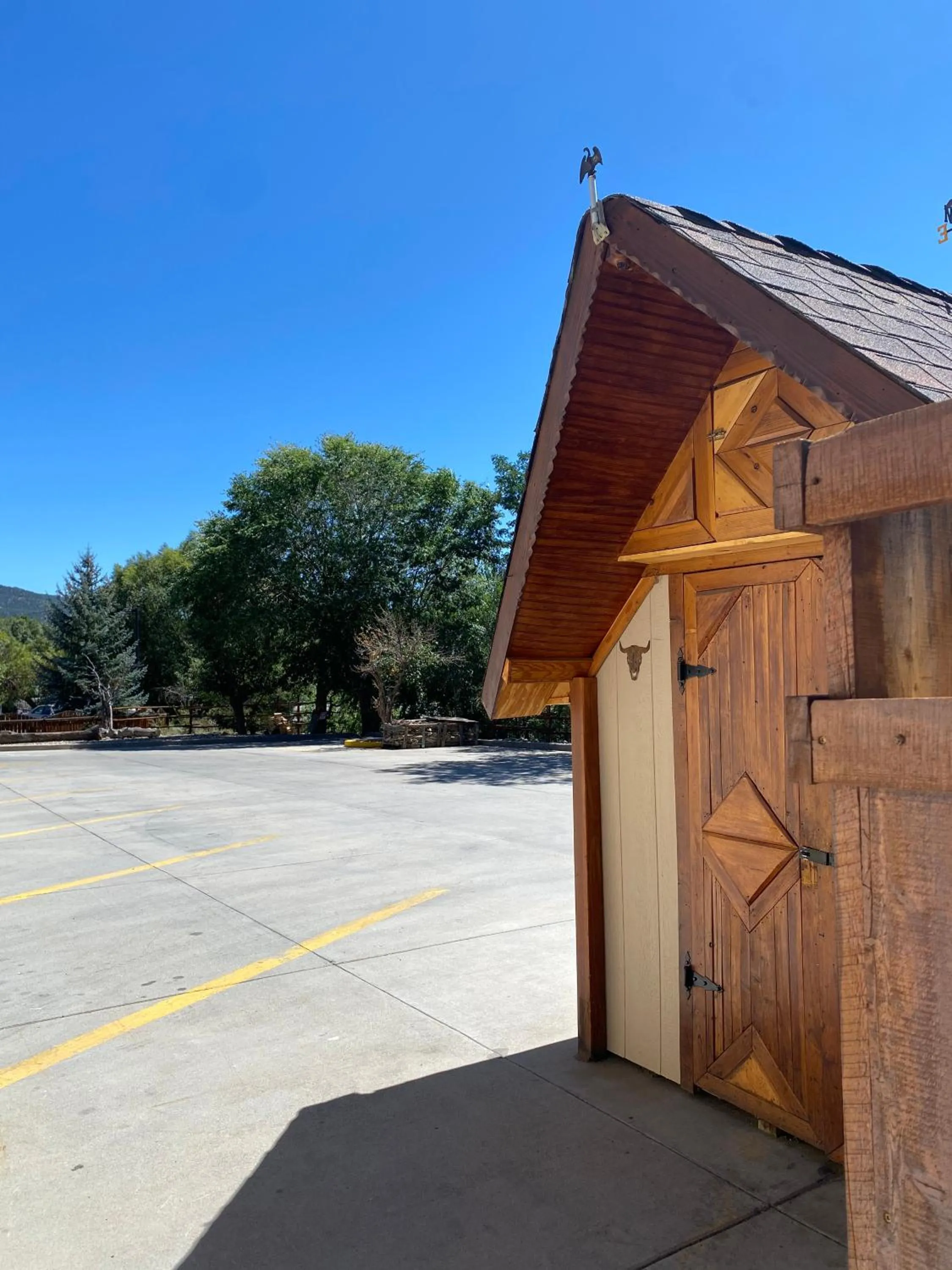 Property building in Browns Canyon Inn