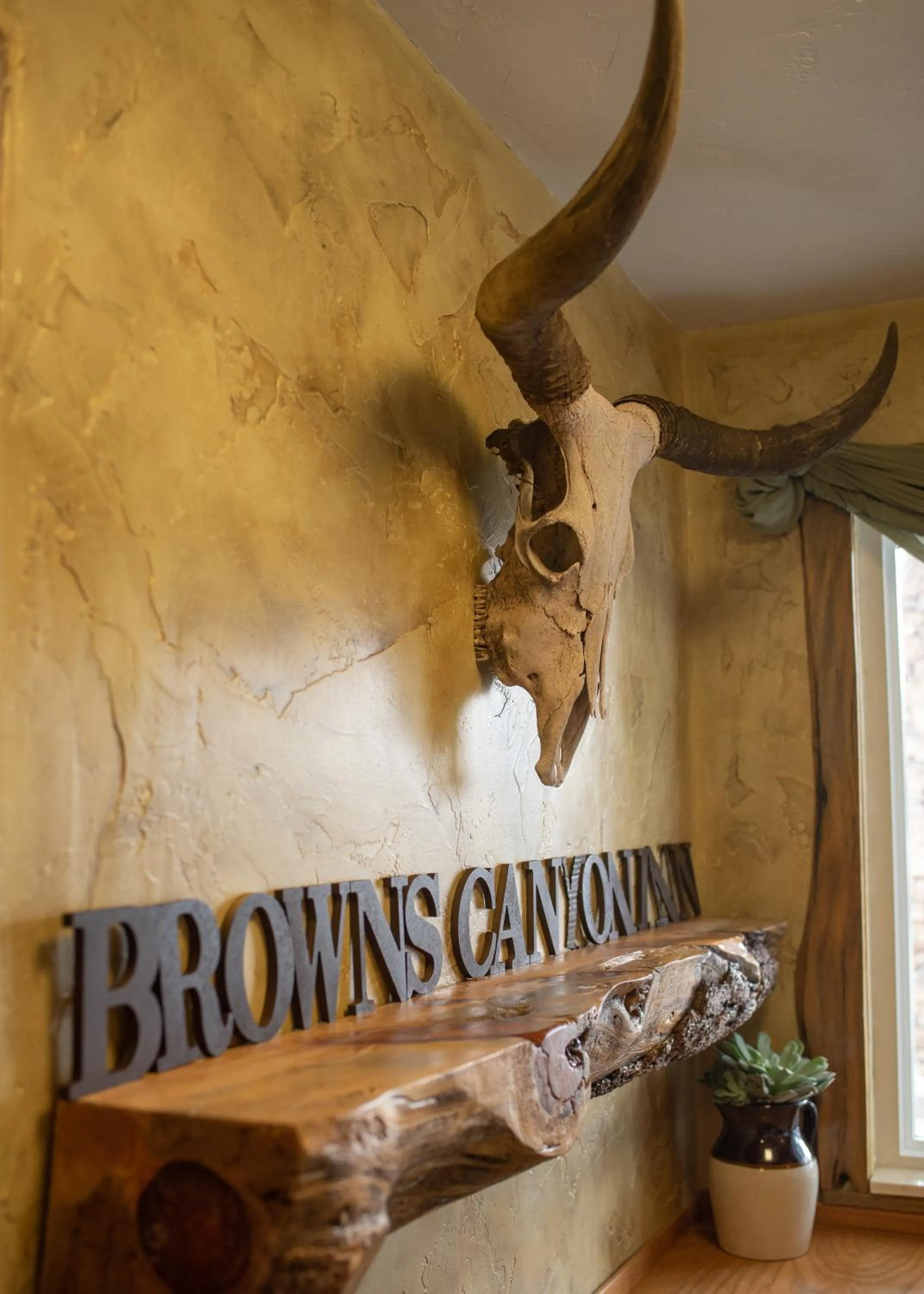 Decorative detail in Browns Canyon Inn