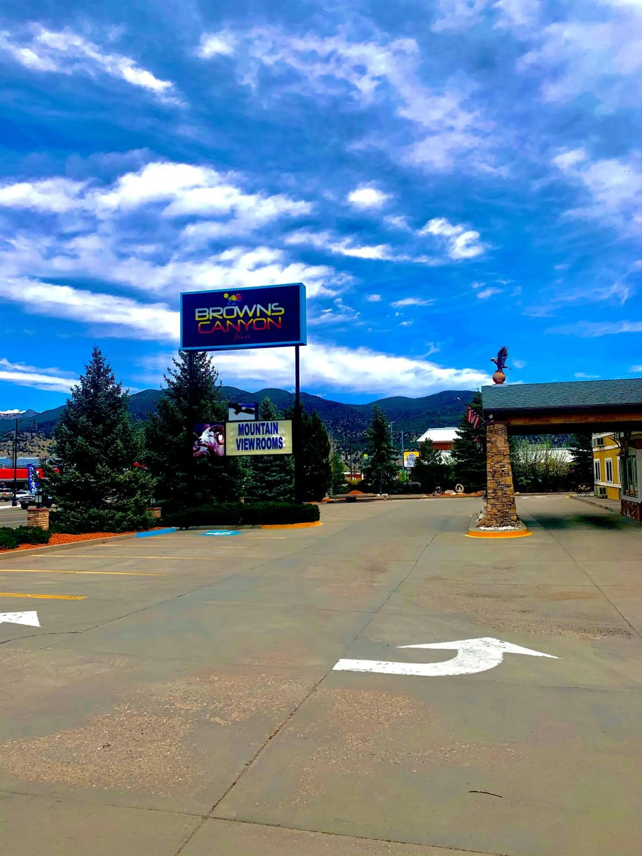 Parking in Browns Canyon Inn