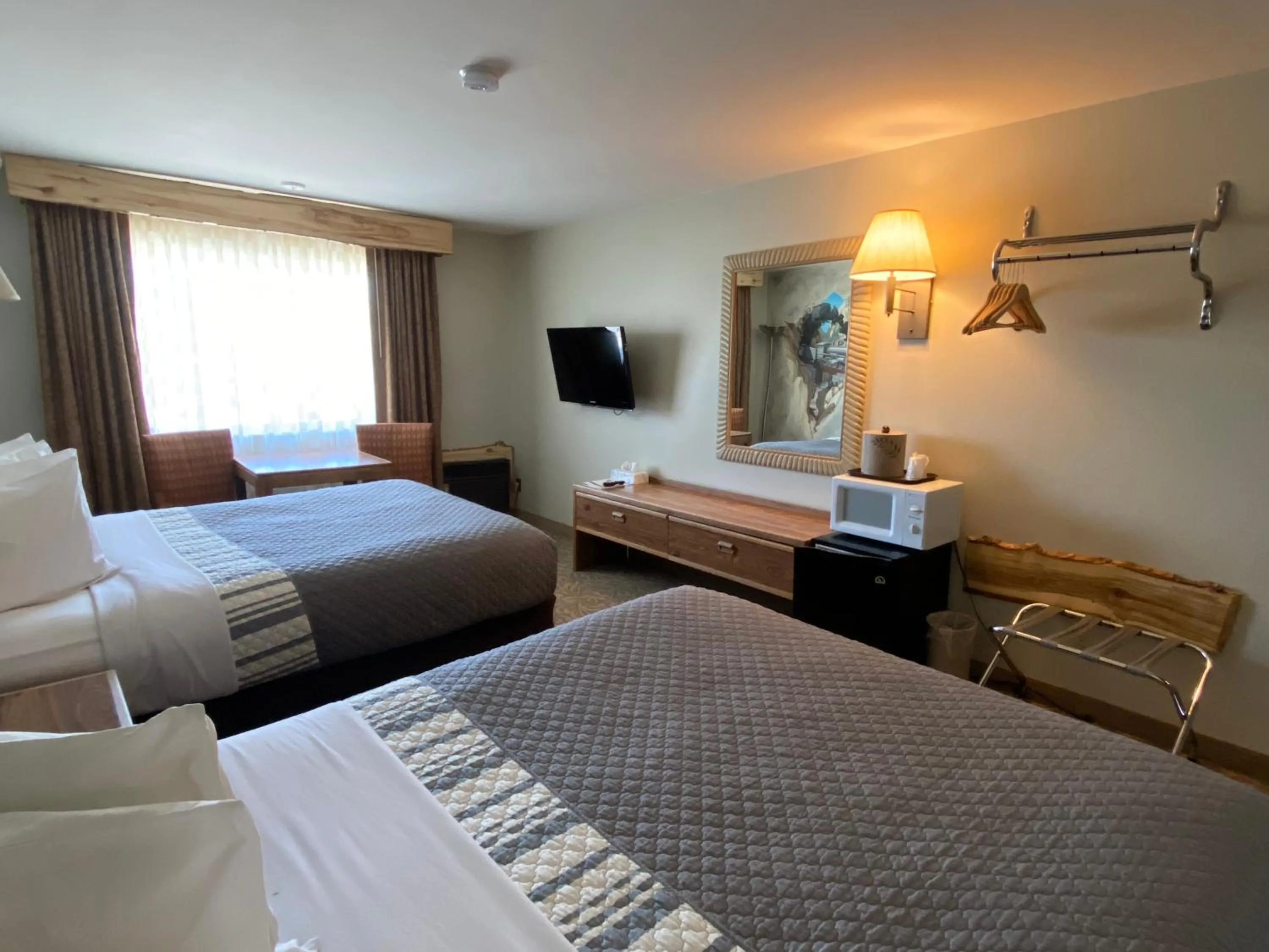 Bed in Browns Canyon Inn