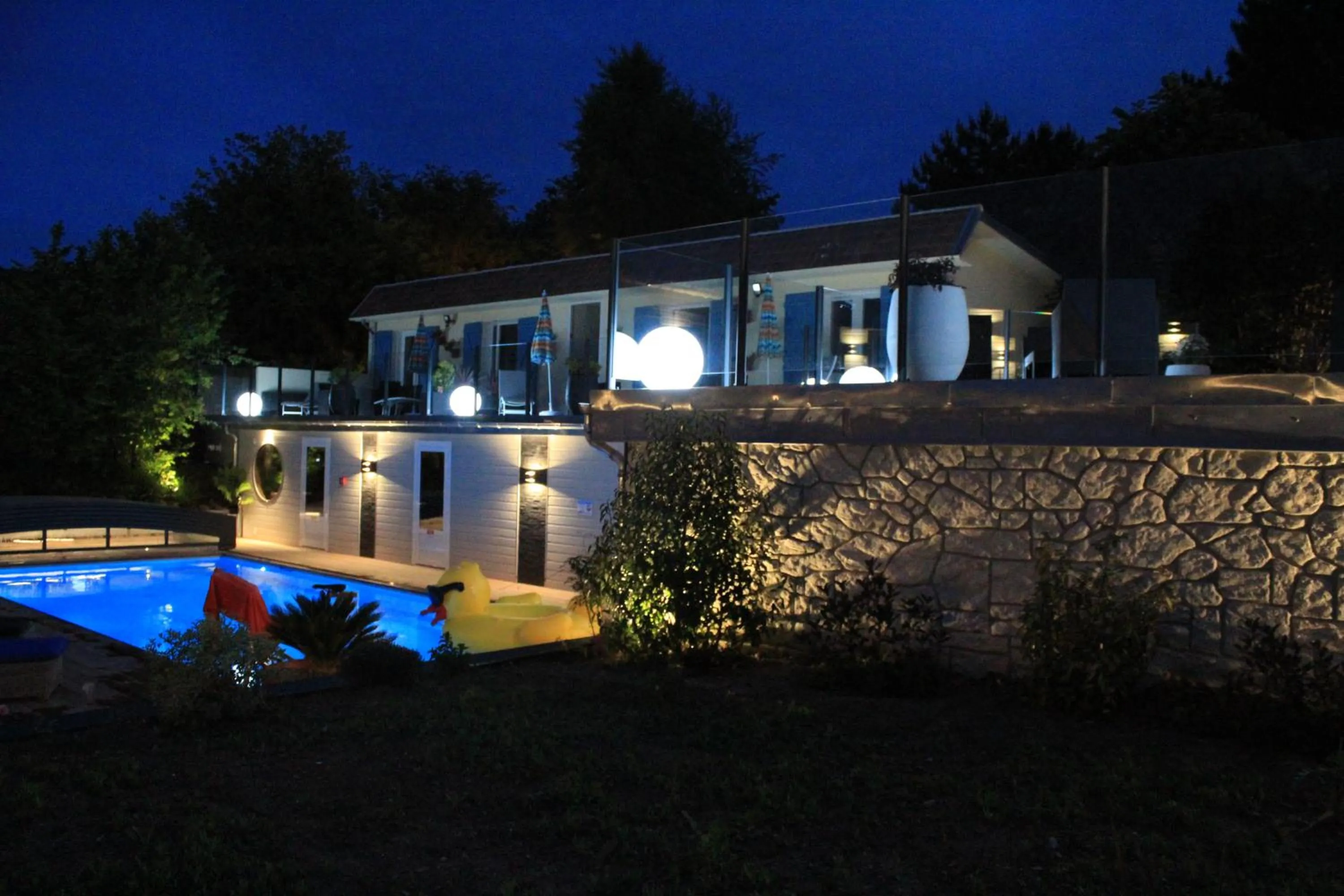 Swimming pool in Hotel la piscine