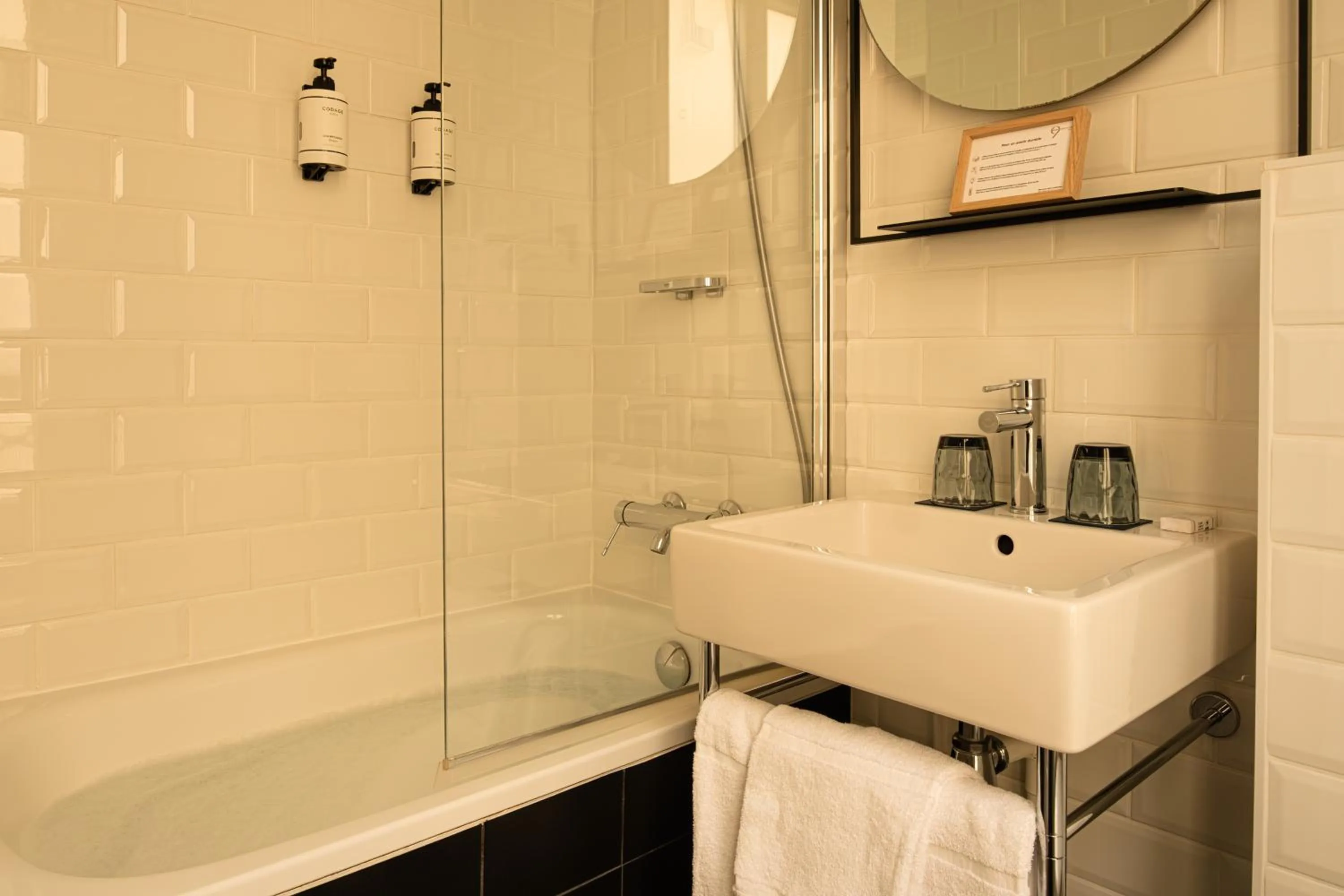 Bathroom in 9Hotel Bastille-Lyon