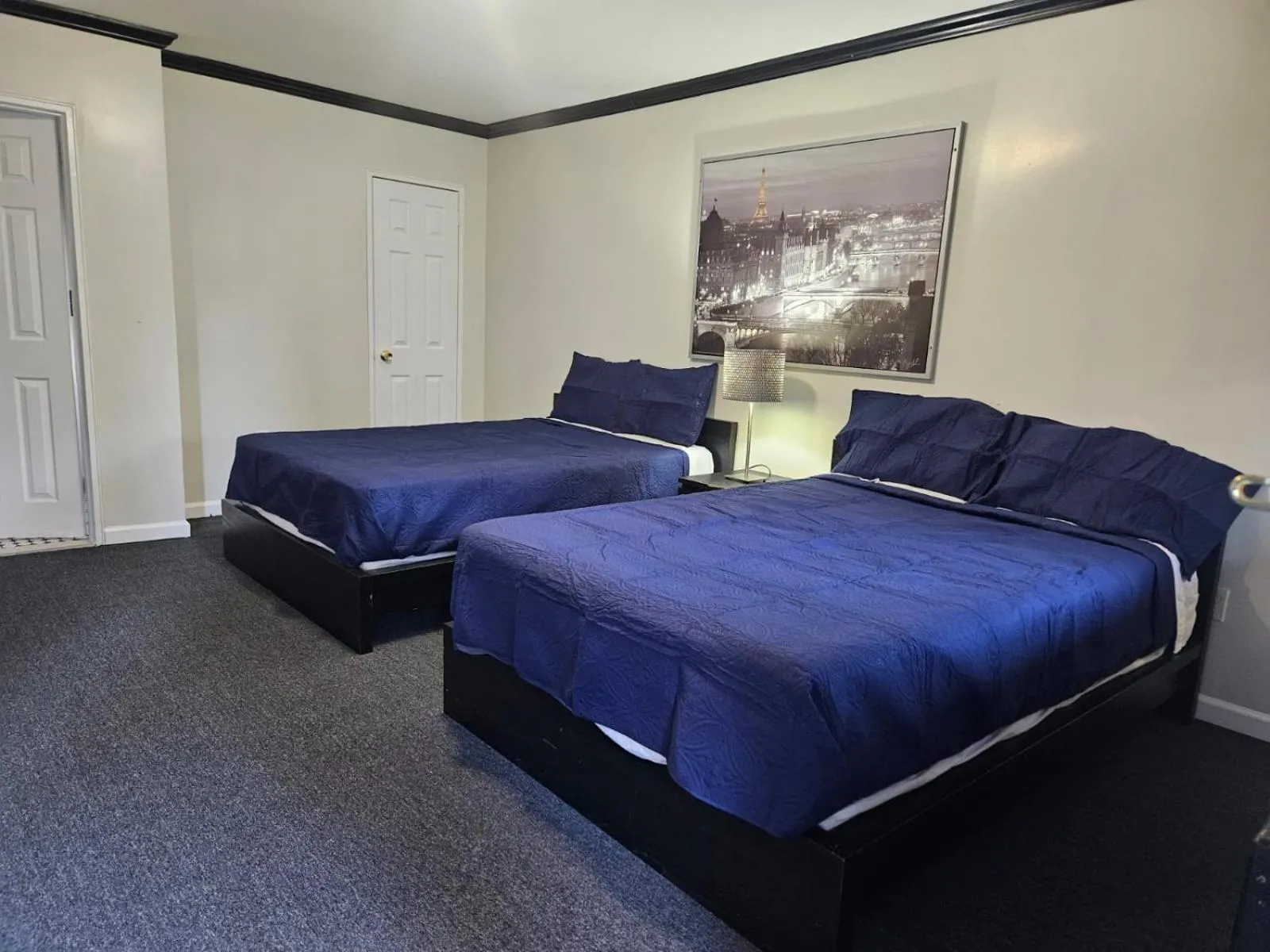 Bed in Central Motel Courtyard