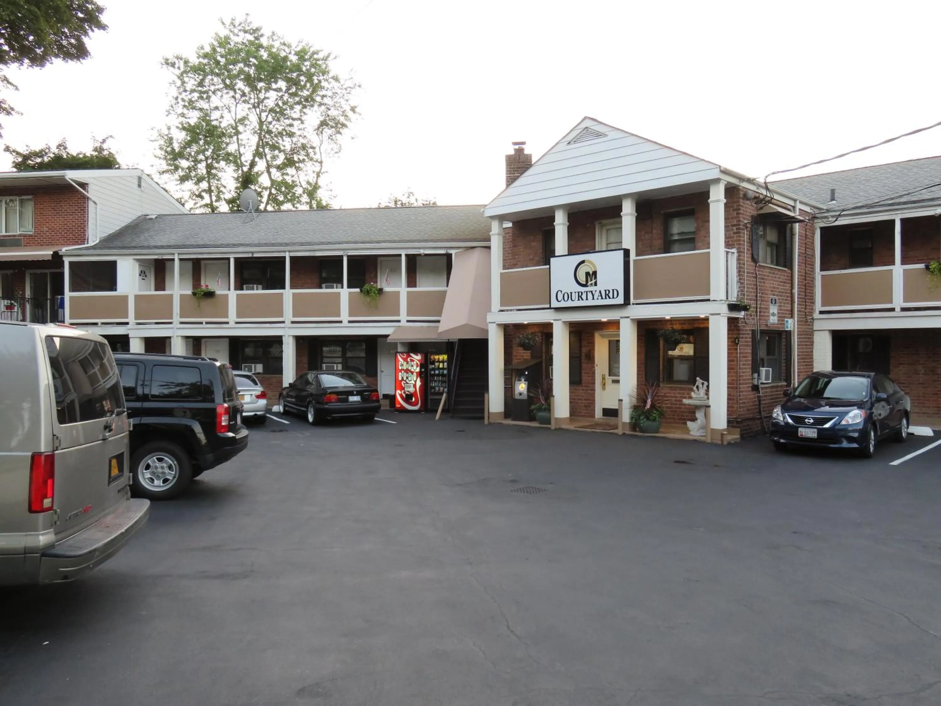 Facade/entrance in Central Motel Courtyard