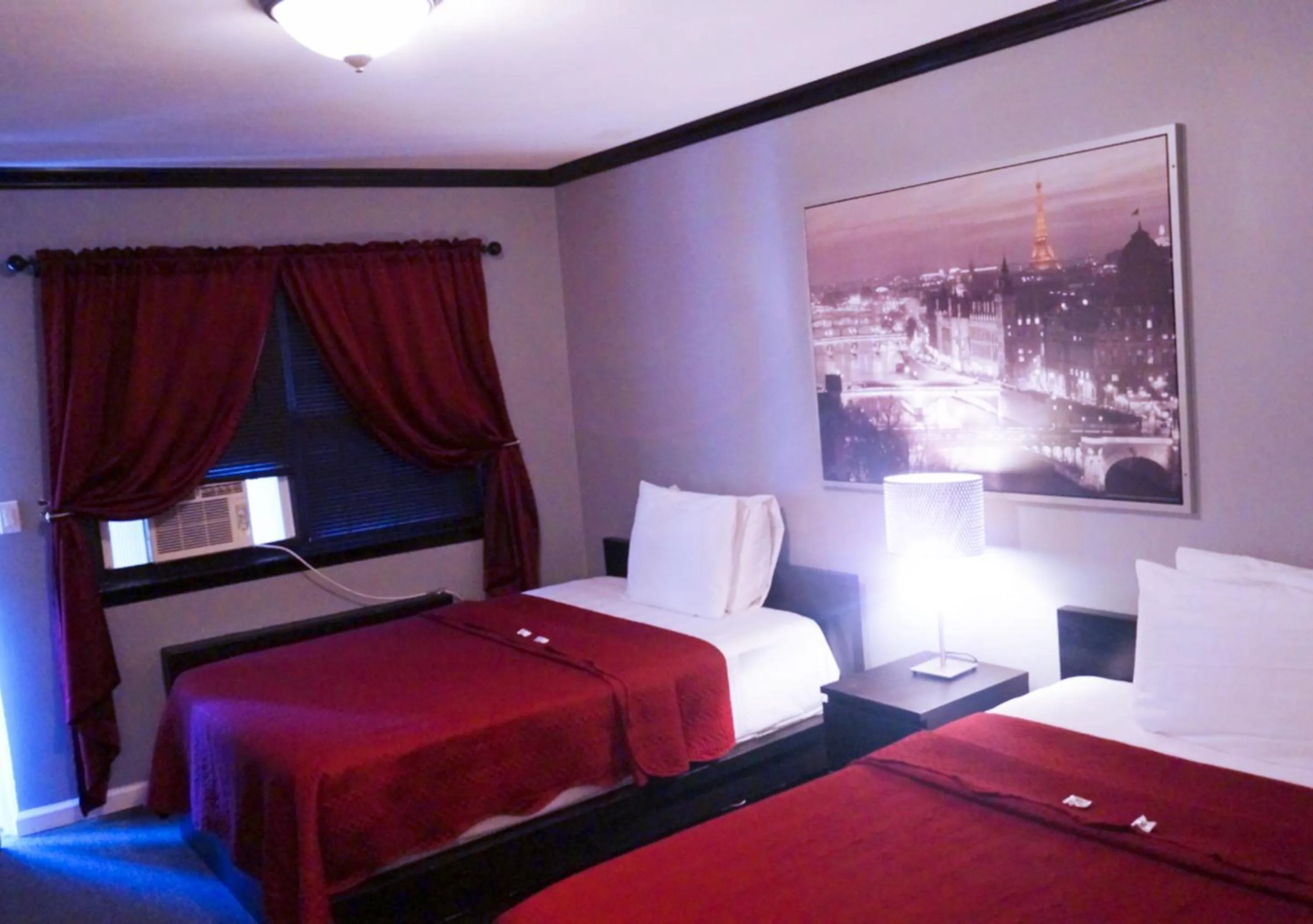 Bed in Central Motel Courtyard