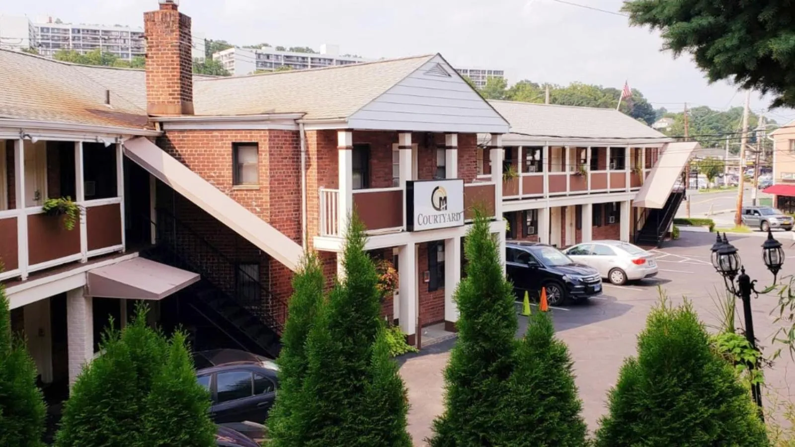 Central Motel Courtyard