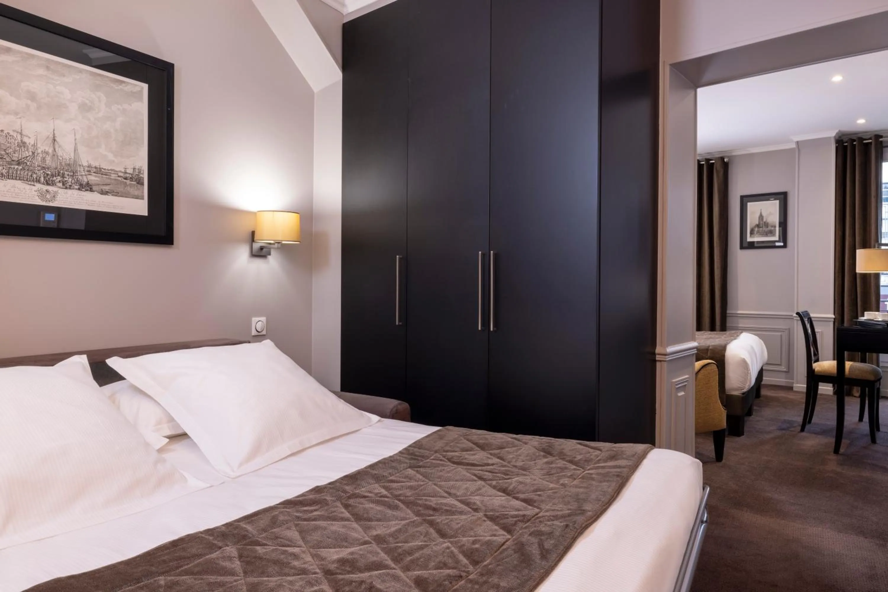 Bedroom, Bed in Pavillon Monceau