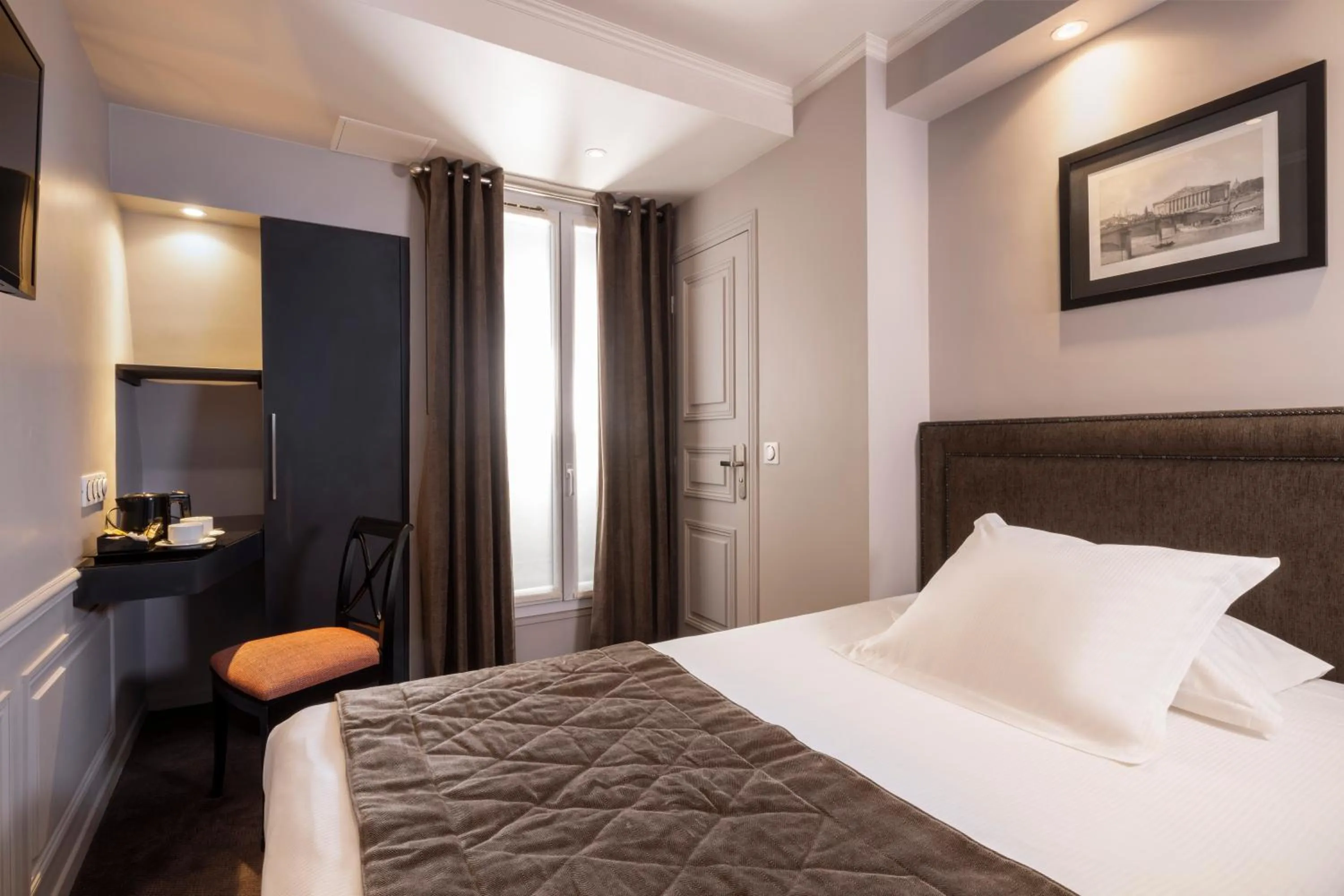 Bedroom, Bed in Pavillon Monceau