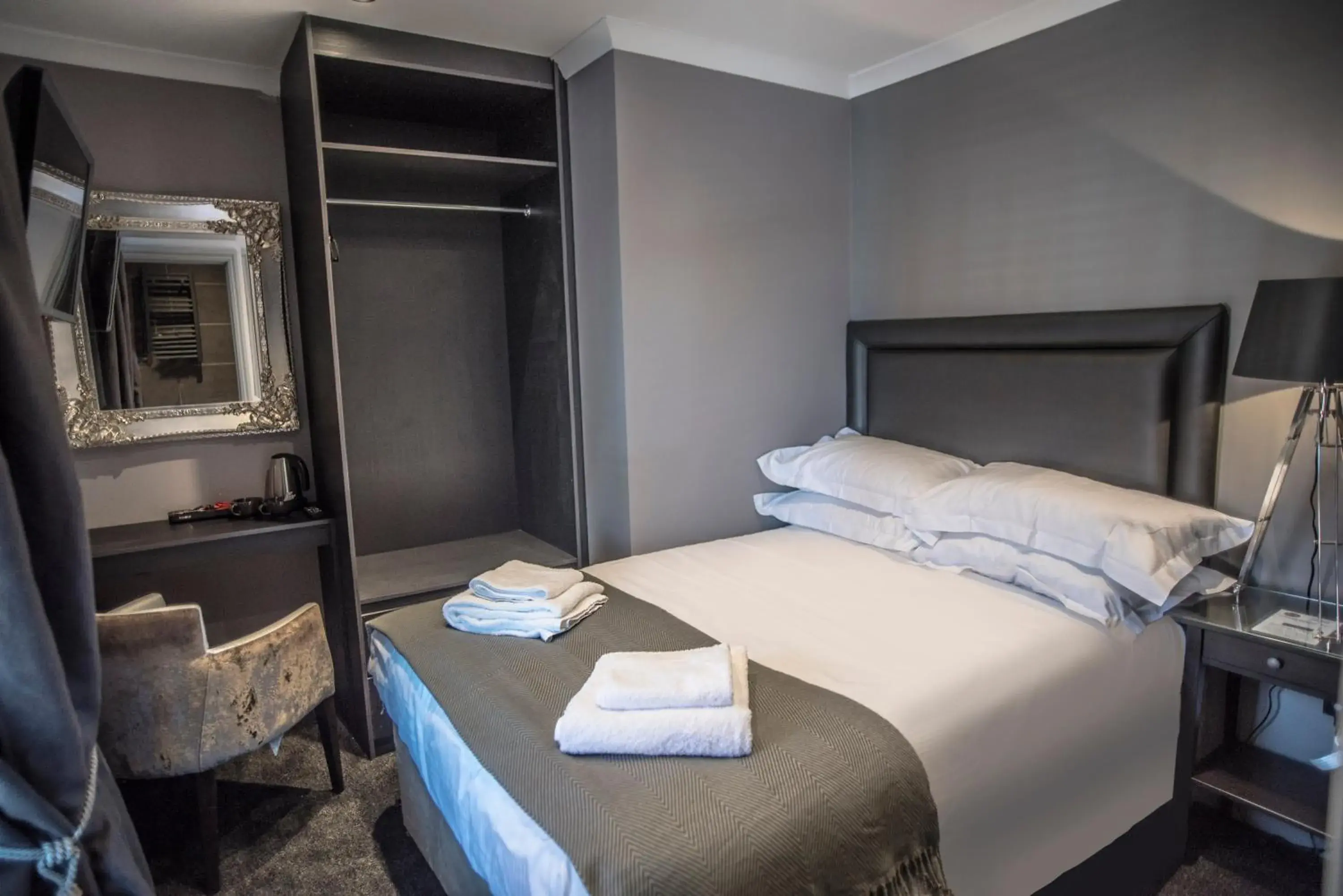 Bedroom, Bed in N'ista Boutique Rooms Birkdale, Southport Bedroom, Bed in N'ista Boutique Rooms Birkdale, Southport