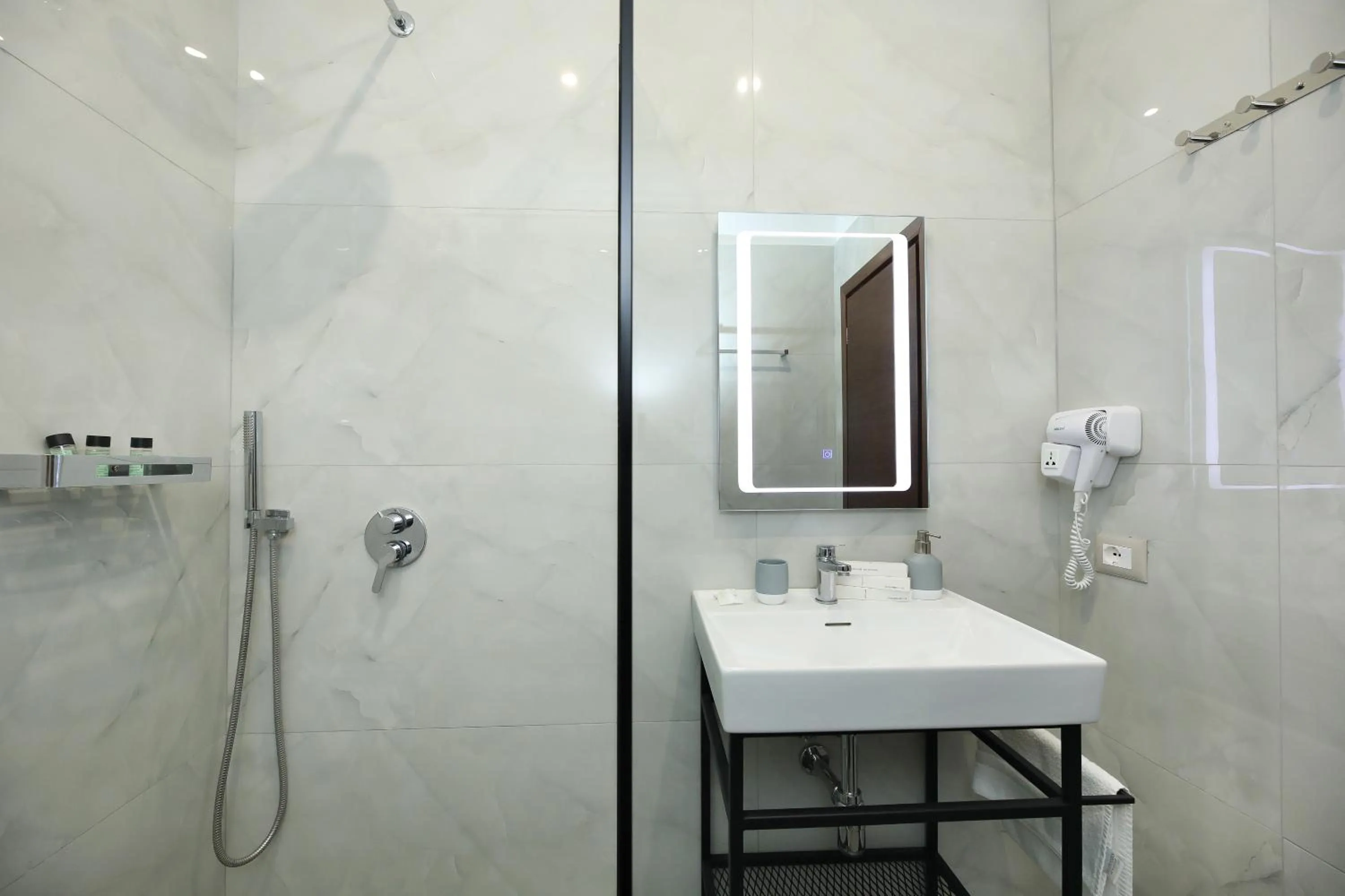 Shower in Hotel Salvadore