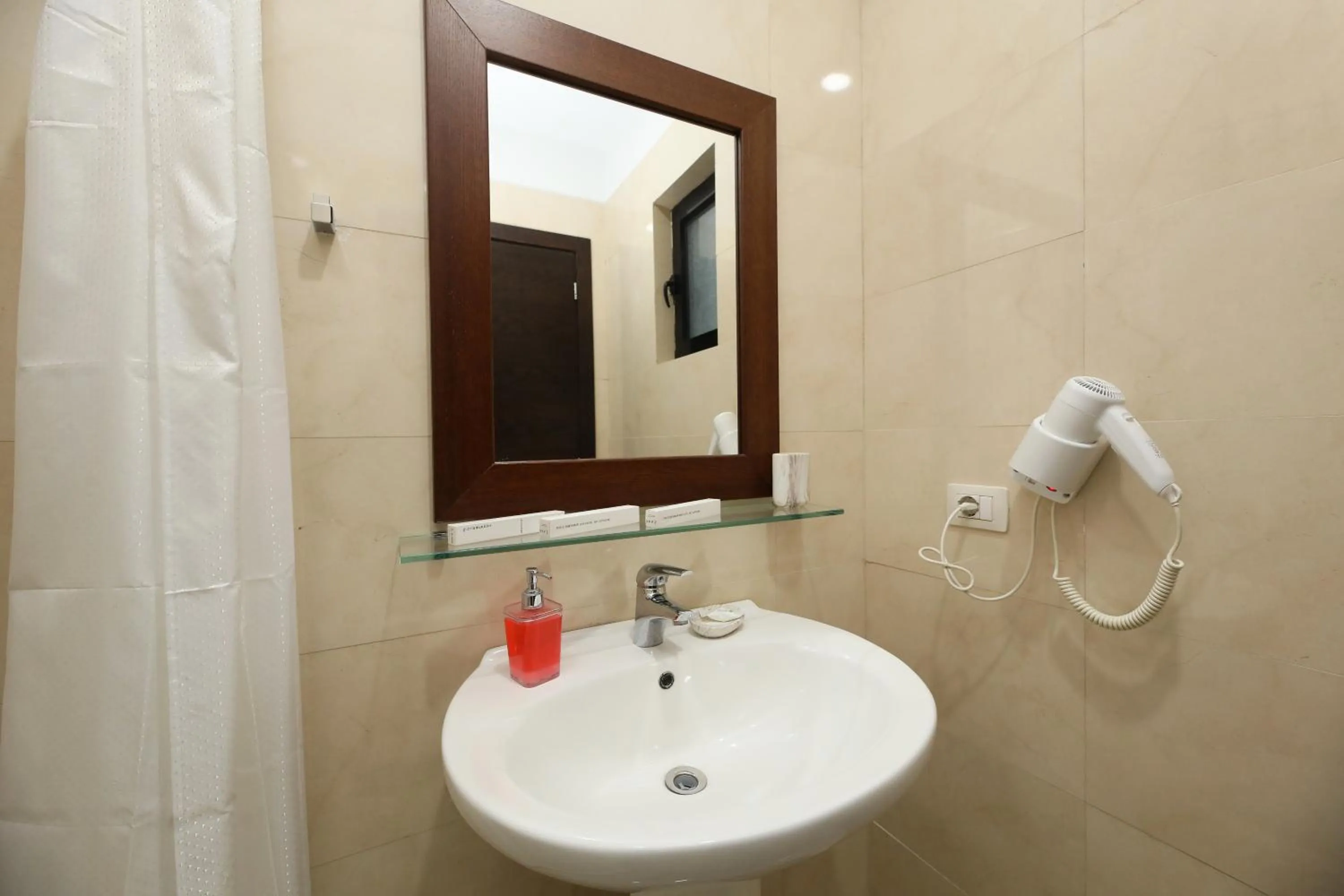 Shower in Hotel Salvadore