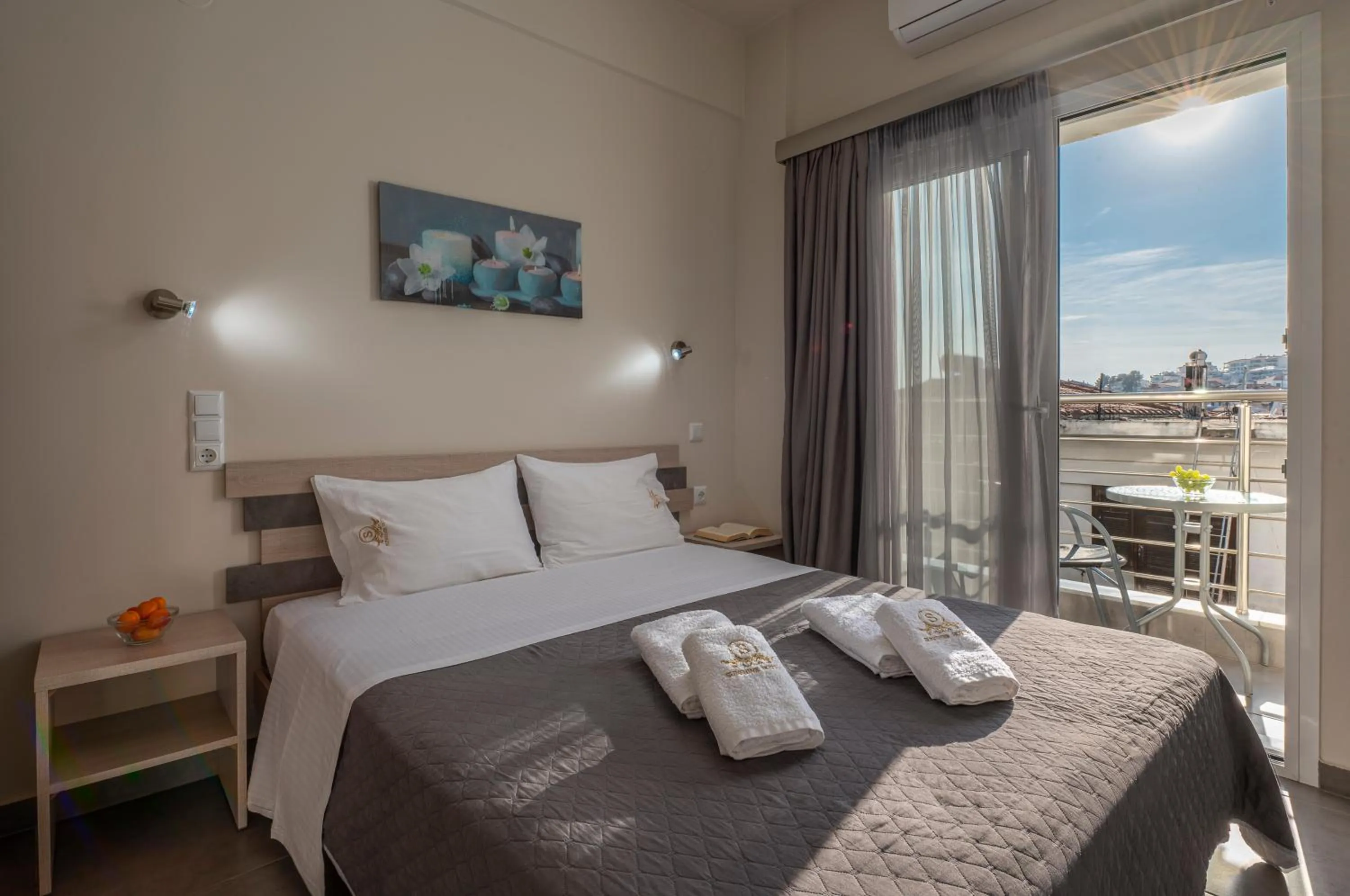 Bed in Sunshine Apartments