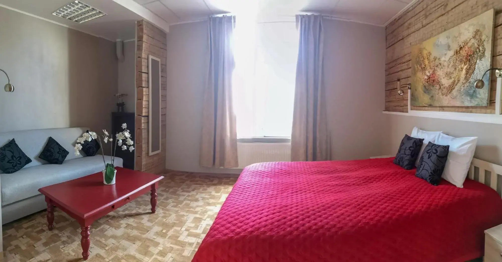 Queen Room with Shared Bathroom in Villa Kadriorg Hostel Queen Room with Shared Bathroom in Villa Kadriorg Hostel