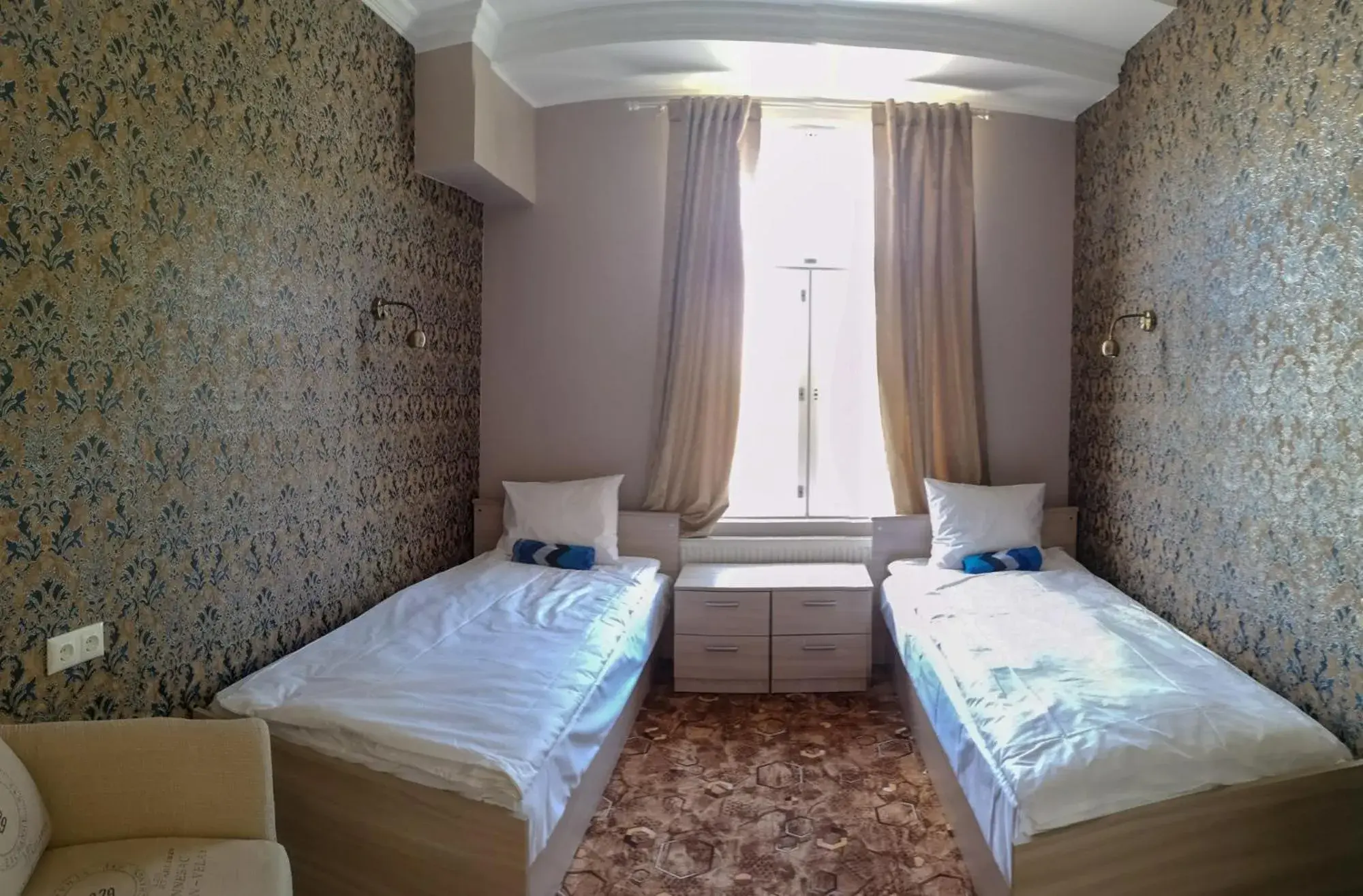 Twin Room with Shared Bathroom in Villa Kadriorg Hostel Twin Room with Shared Bathroom in Villa Kadriorg Hostel